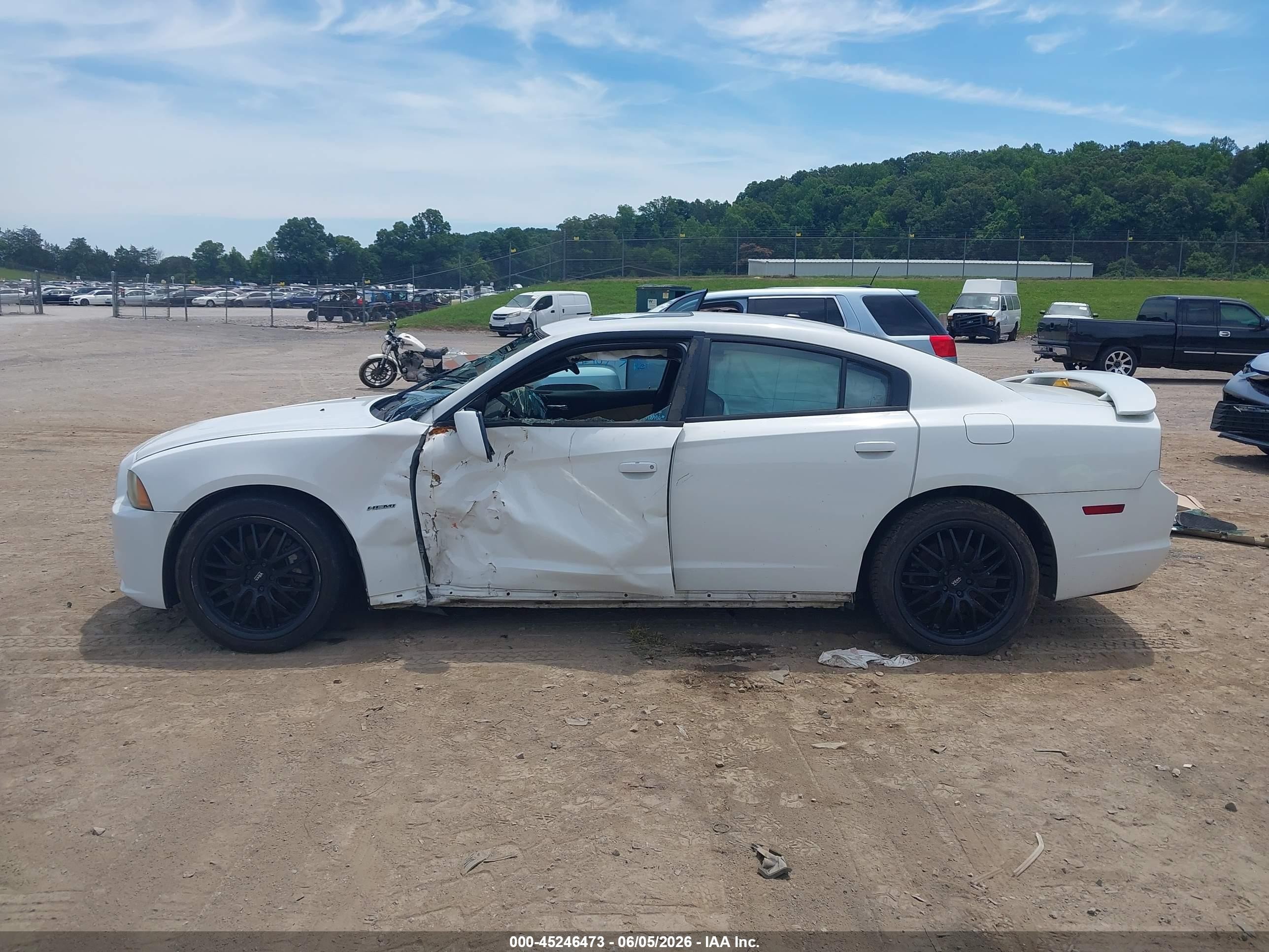 2011 Dodge Charger R/t White vin: 2B3CL5CT5BH609236