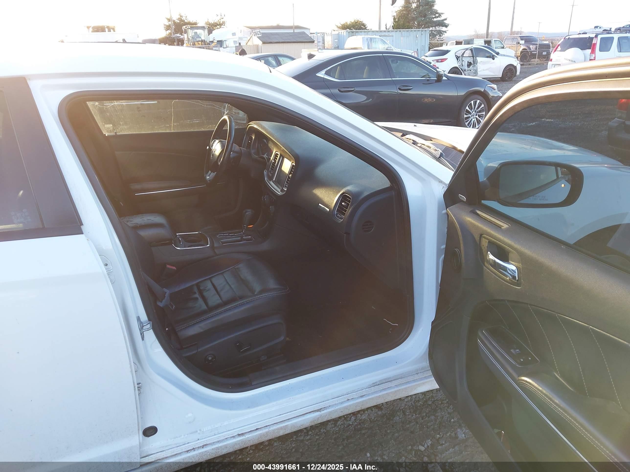 2011 Dodge Charger R/t White vin: 2B3CL5CT6BH571967