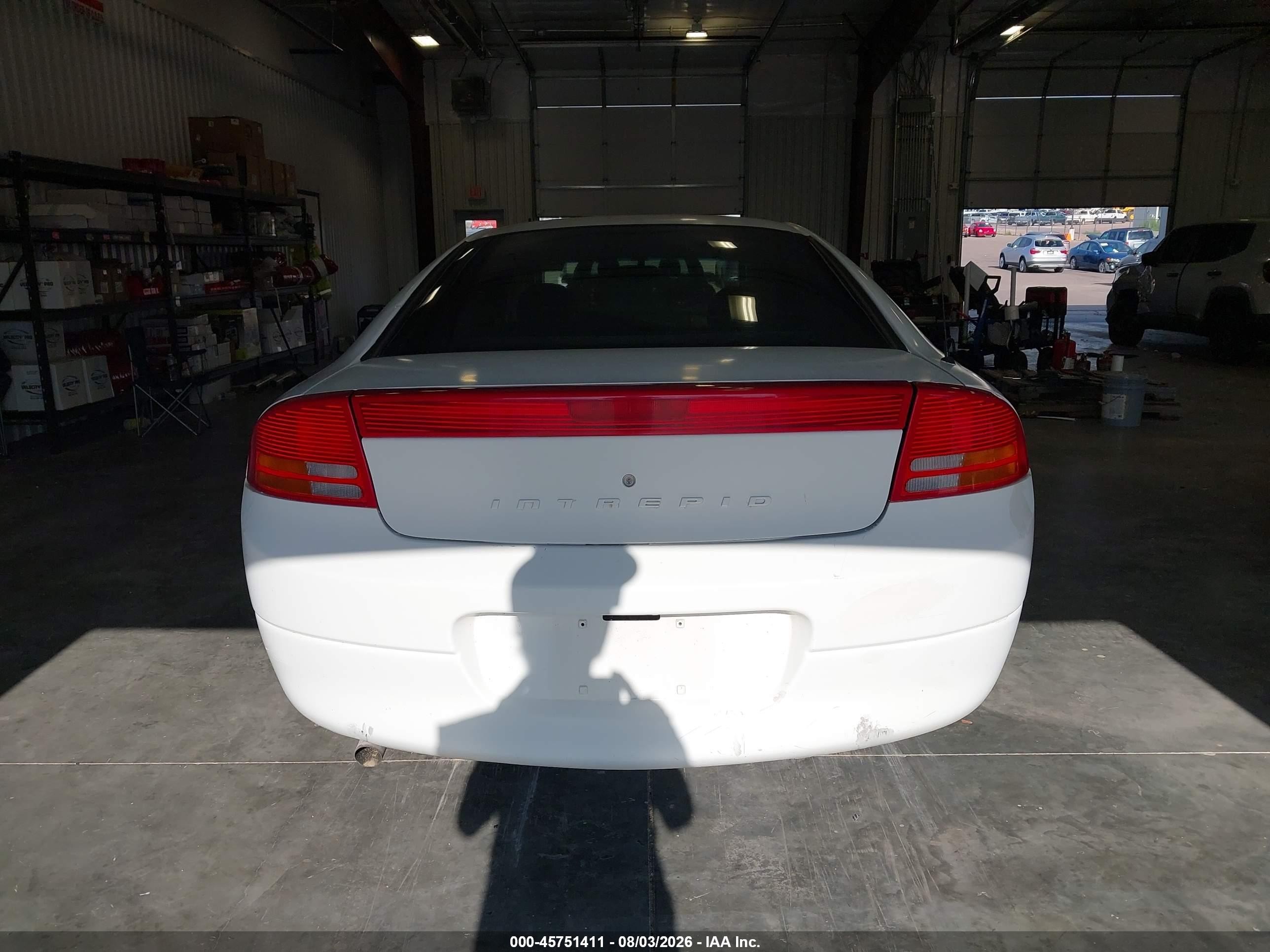 1999 Dodge Intrepid   White vin: 2B3HD46R1XH797841
