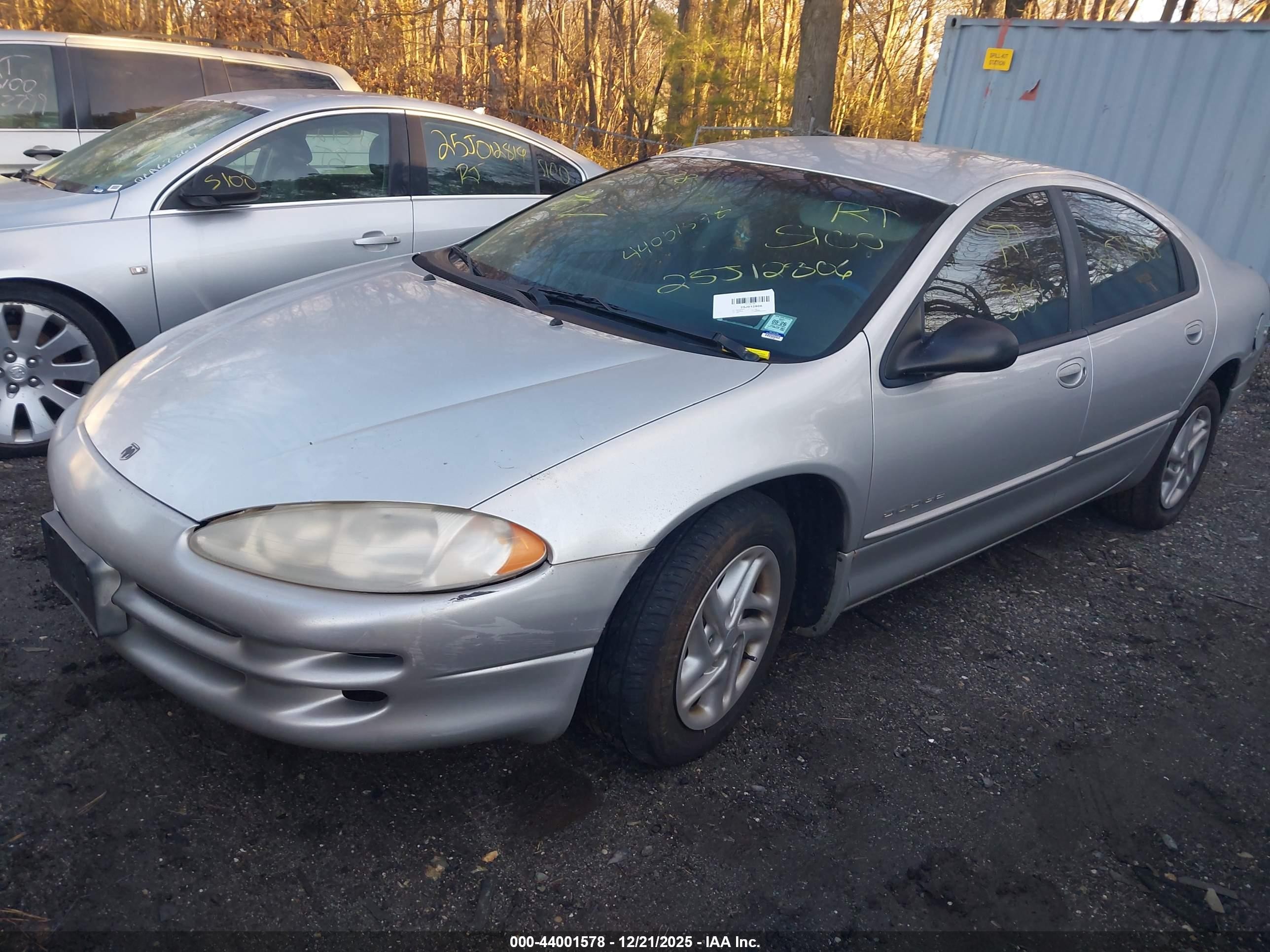 2000 Dodge Intrepid   Silver vin: 2B3HD46R8YH442604