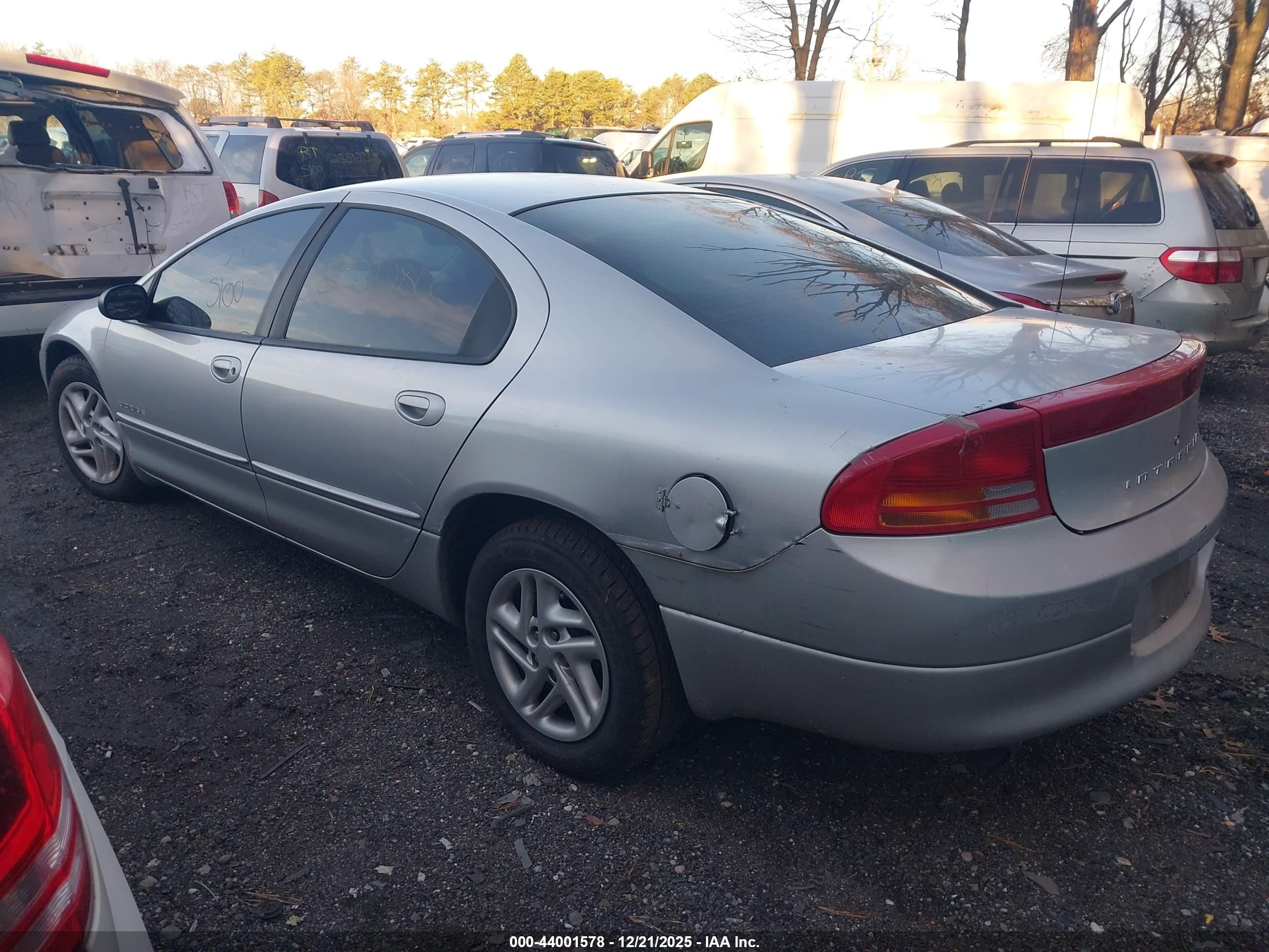 2000 Dodge Intrepid   Silver vin: 2B3HD46R8YH442604