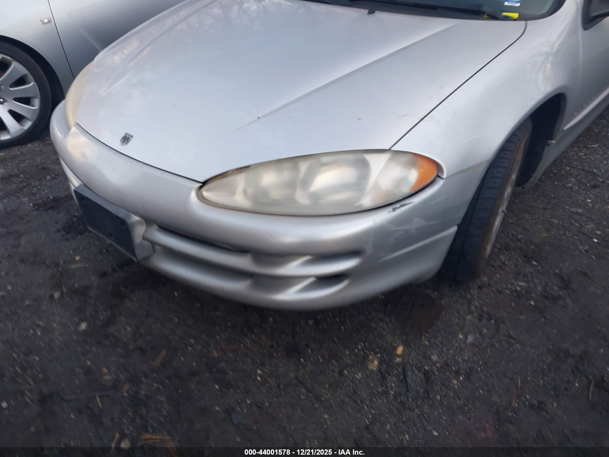 2000 Dodge Intrepid   Silver vin: 2B3HD46R8YH442604