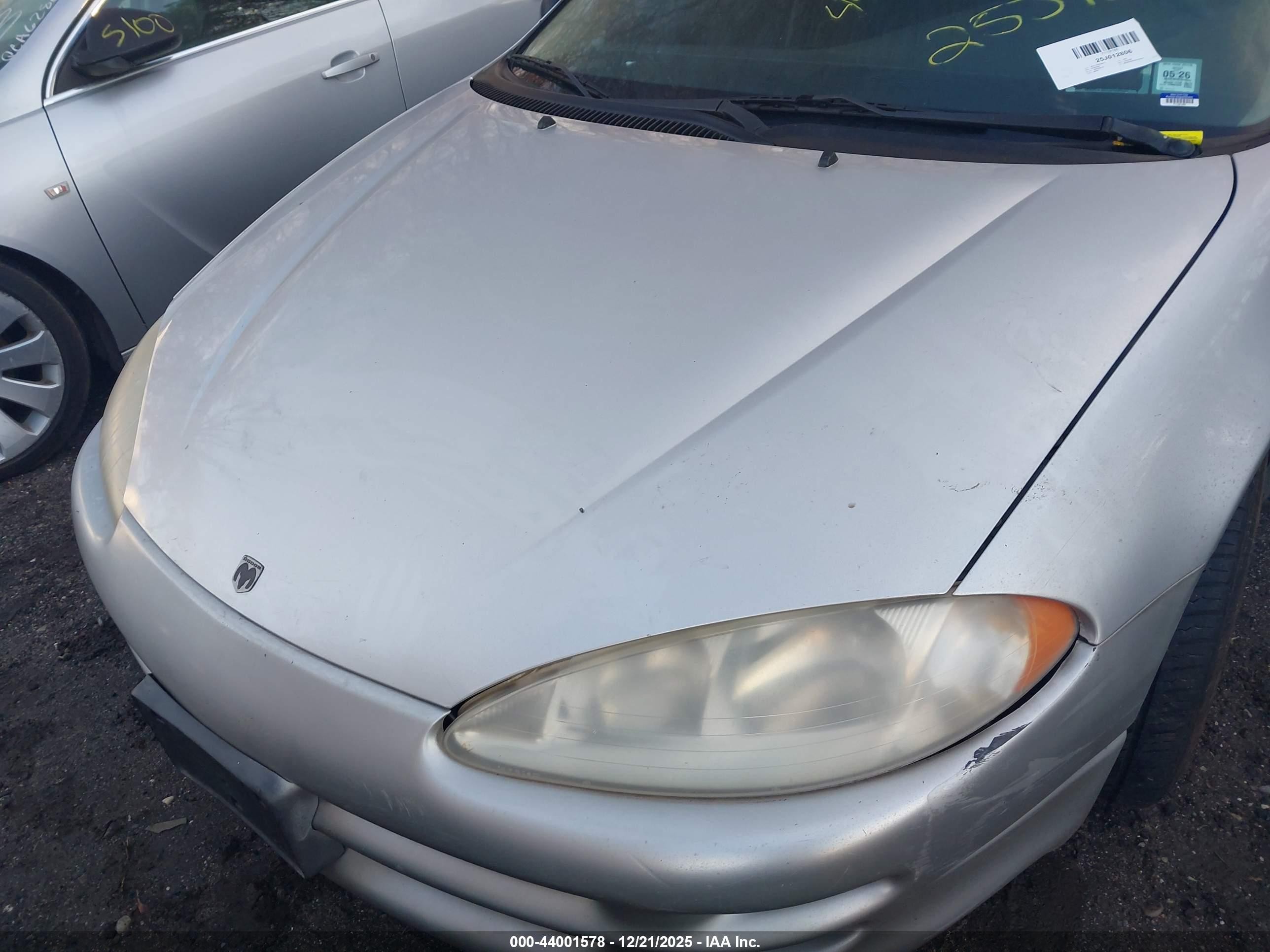 2000 Dodge Intrepid   Silver vin: 2B3HD46R8YH442604