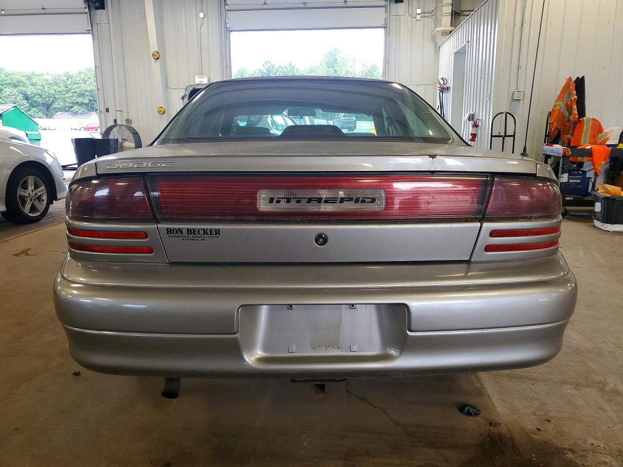 1997 Dodge Intrepid Silver vin: 2B3HD46T6VH785922