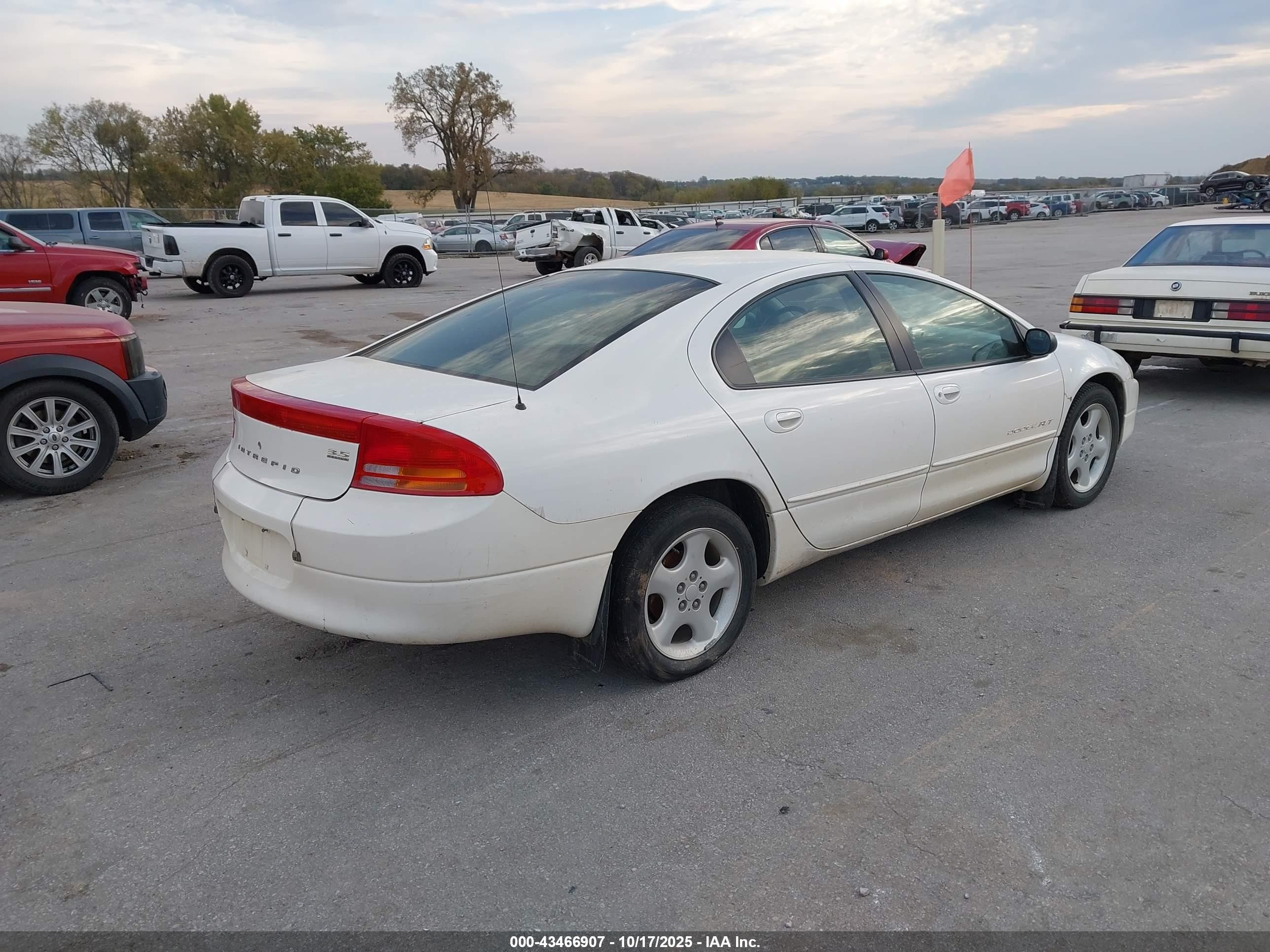 2000 Dodge Intrepid R/t White vin: 2B3HD76V8YH425879