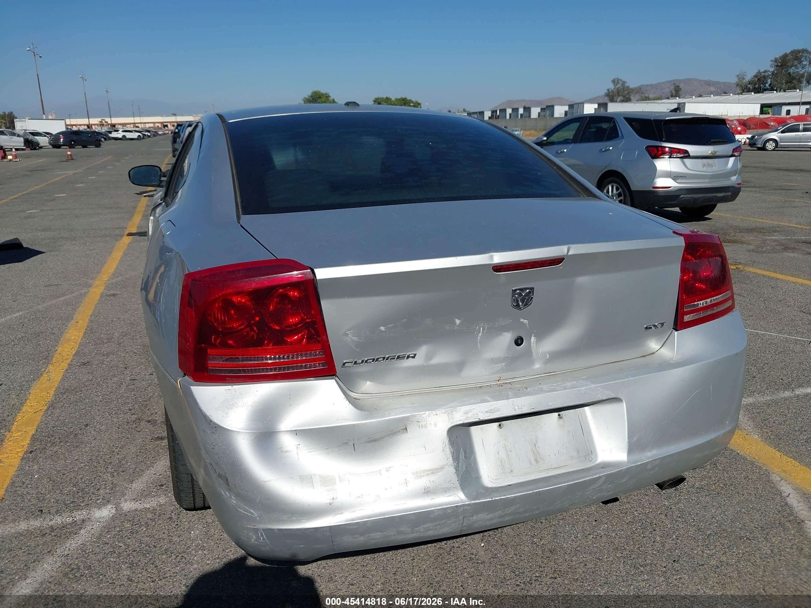 2007 Dodge Charger   Silver vin: 2B3KA43G07H826473