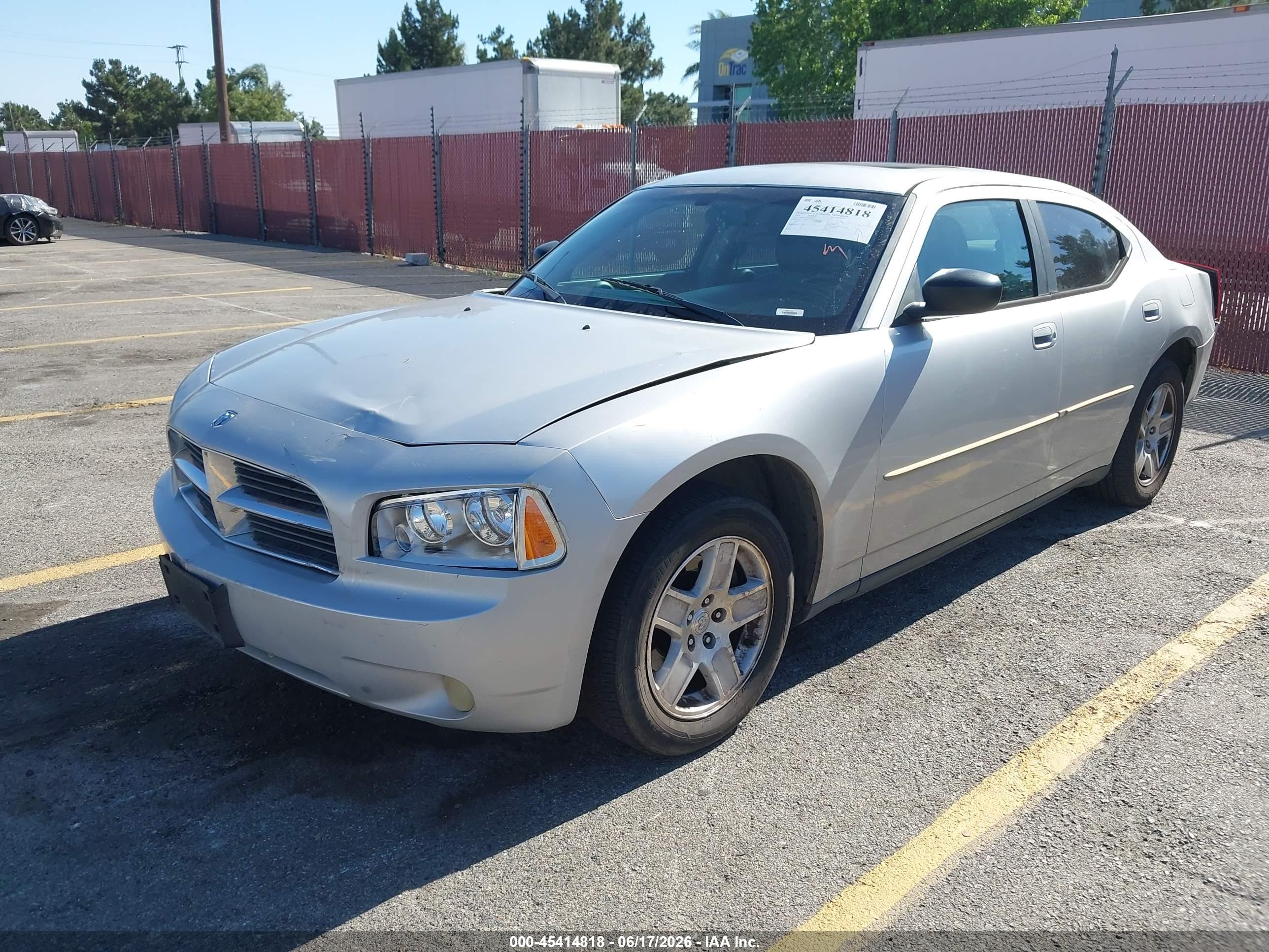 2007 Dodge Charger   Silver vin: 2B3KA43G07H826473