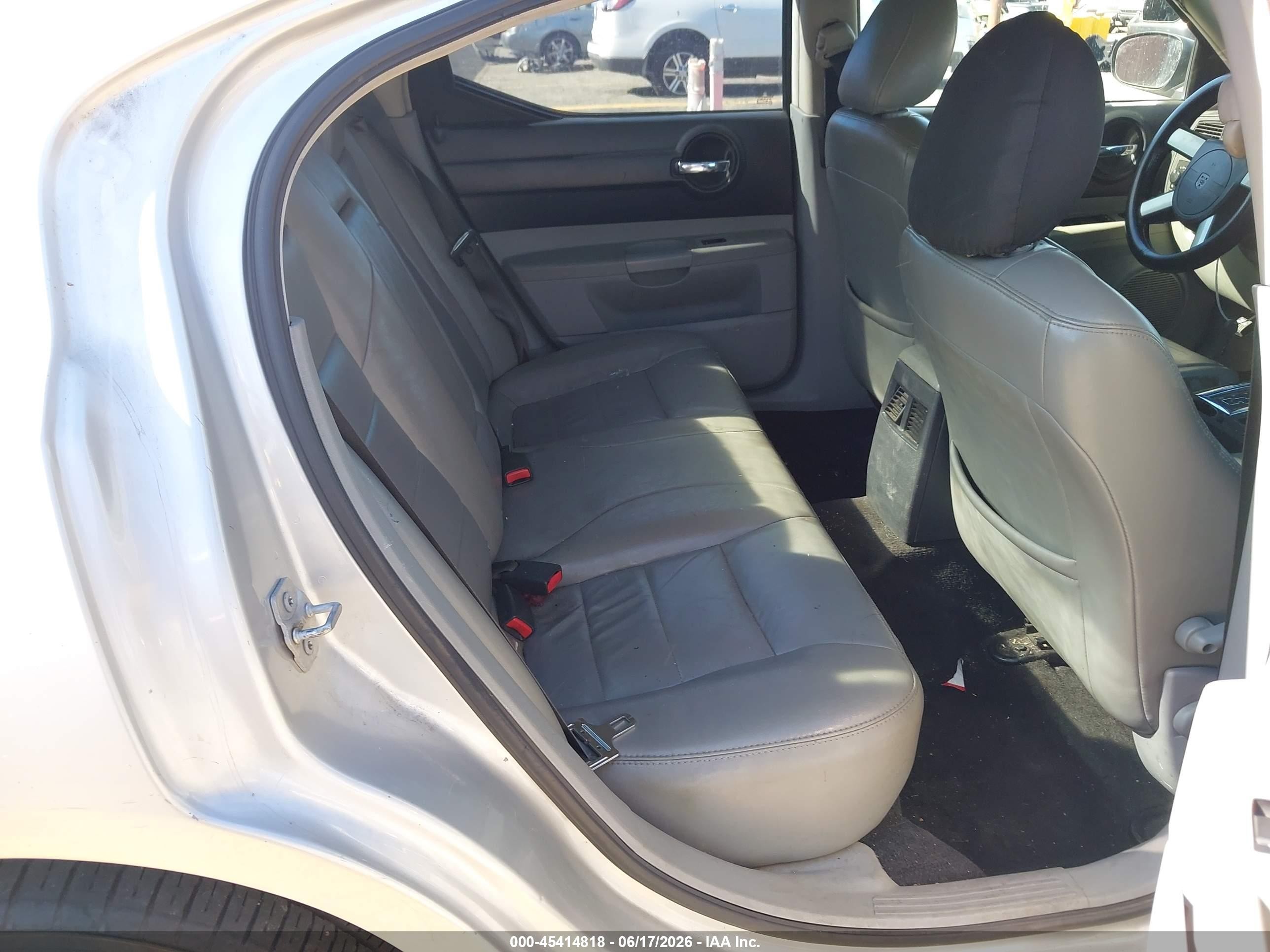 2007 Dodge Charger   Silver vin: 2B3KA43G07H826473