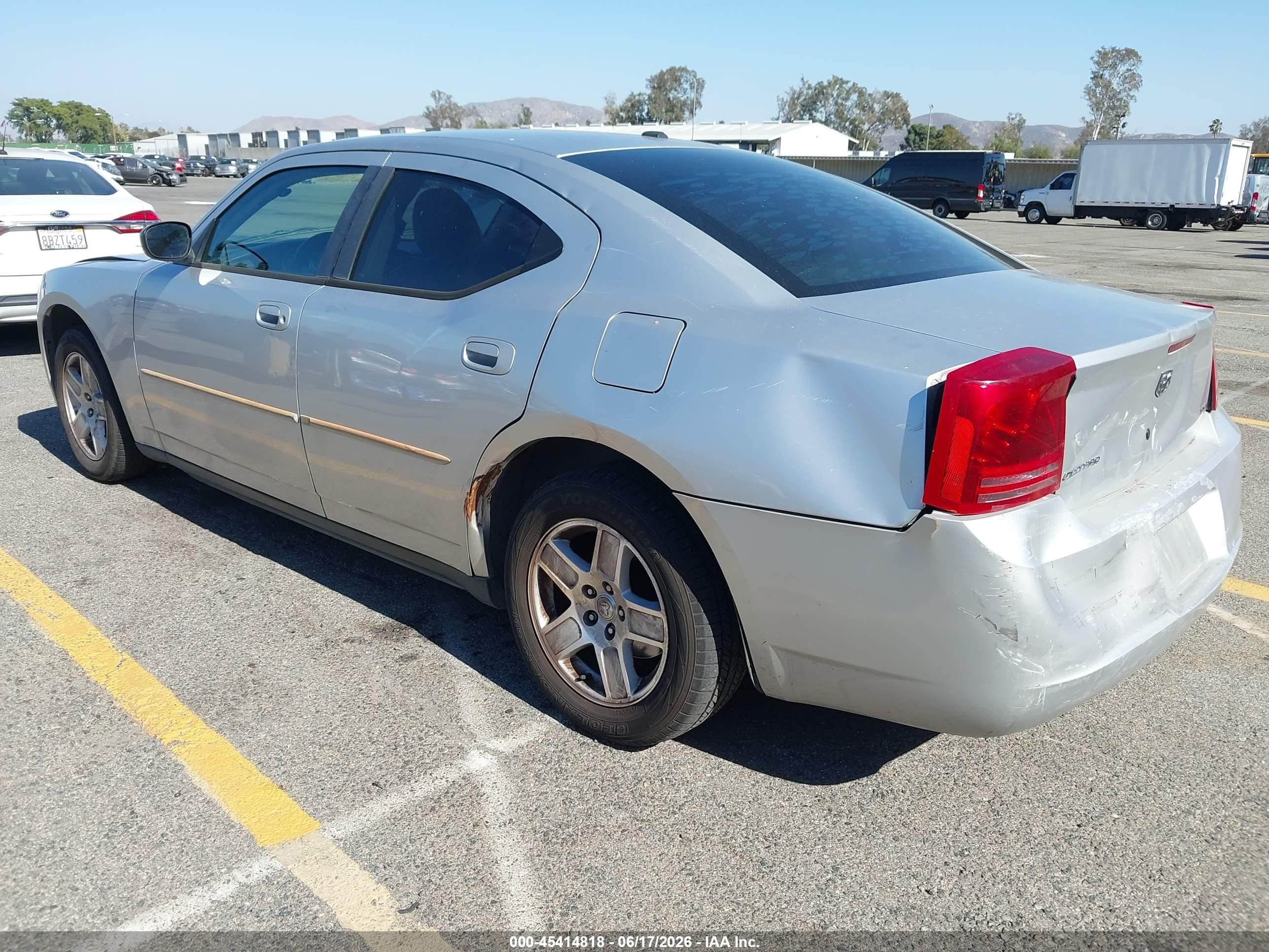 2007 Dodge Charger   Silver vin: 2B3KA43G07H826473