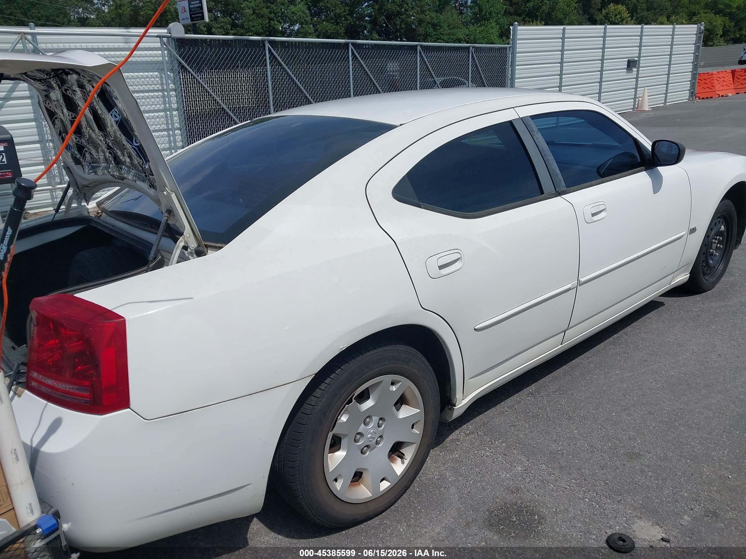 2006 Dodge Charger   White vin: 2B3KA43G16H422578