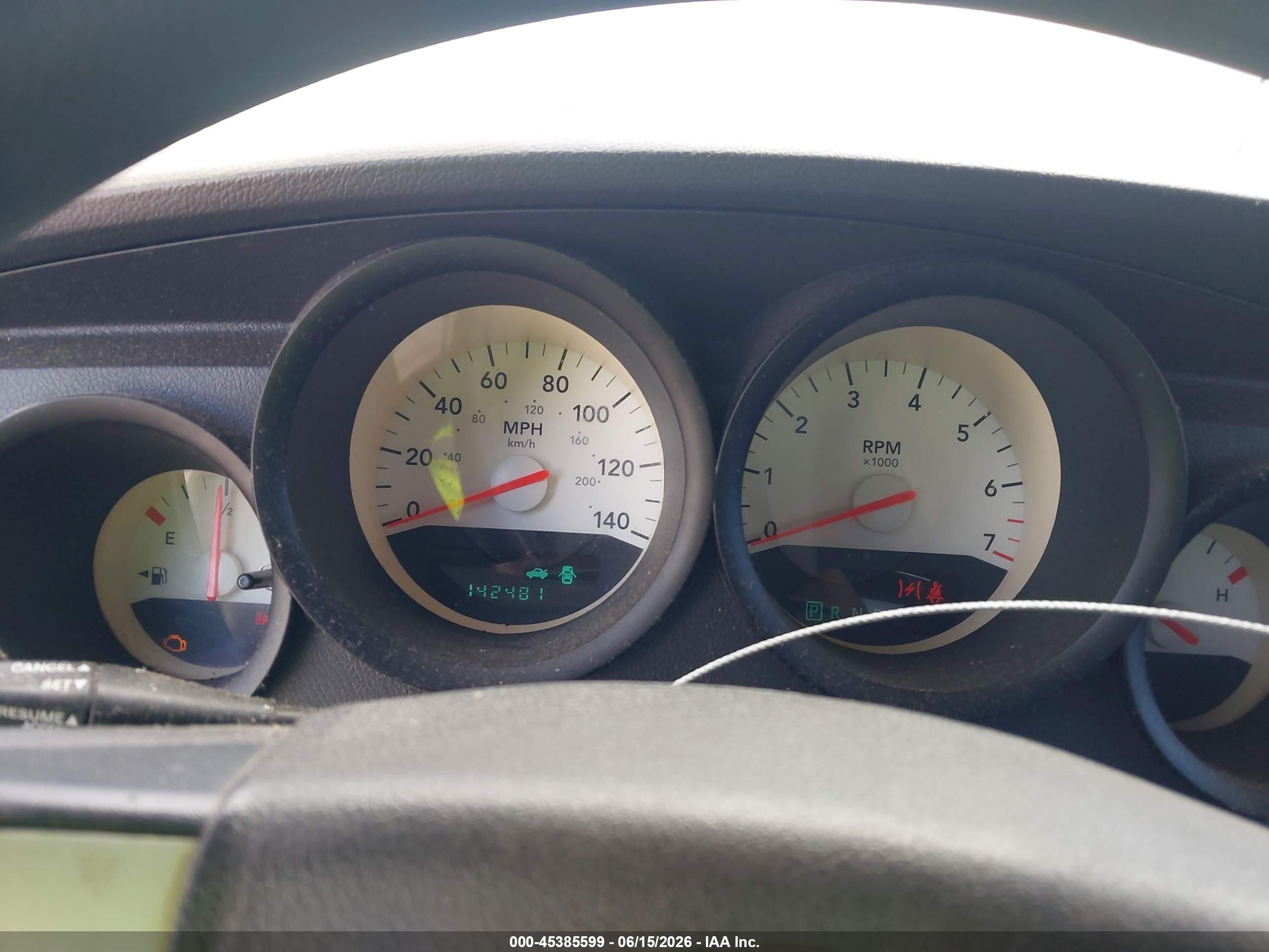 2006 Dodge Charger   White vin: 2B3KA43G16H422578