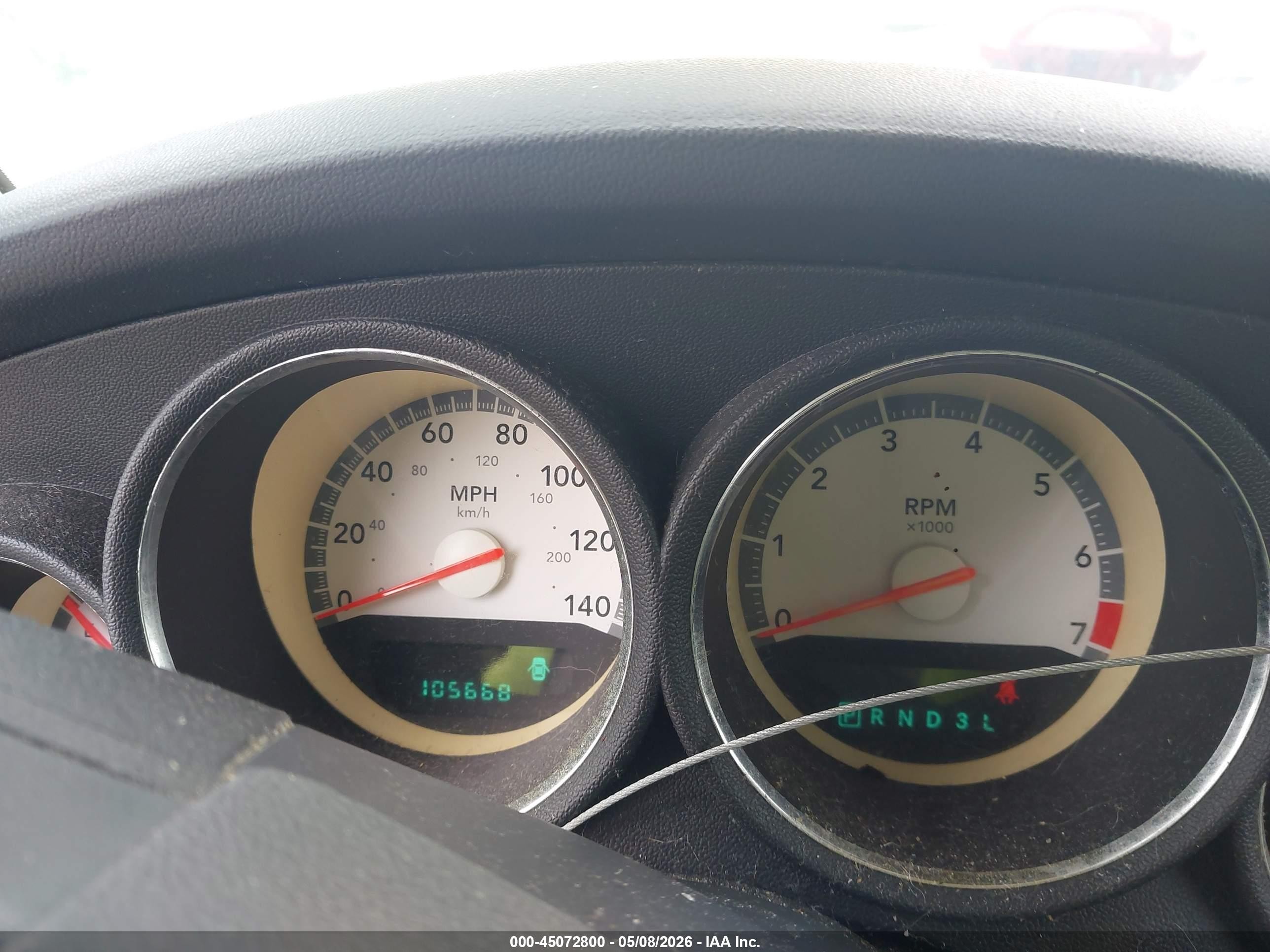 2008 Dodge Charger   White vin: 2B3KA43G18H200612