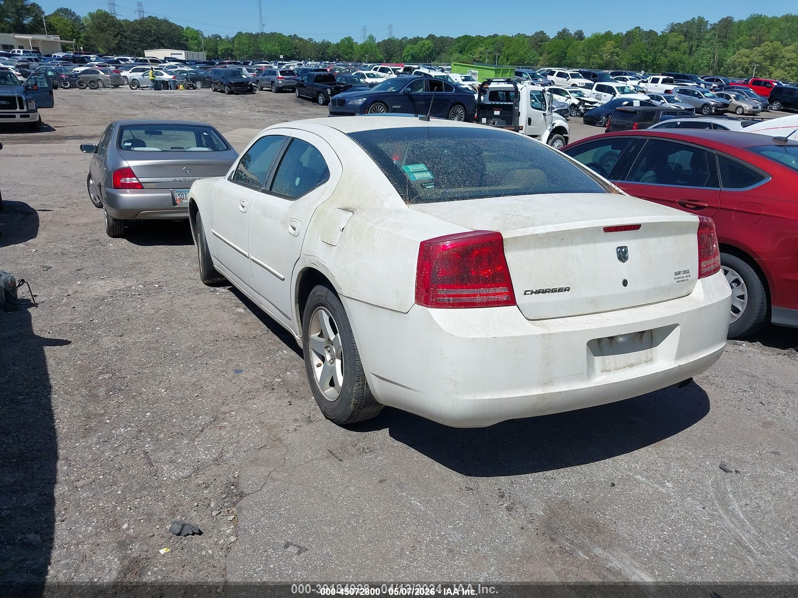 2008 Dodge Charger   White vin: 2B3KA43G18H200612
