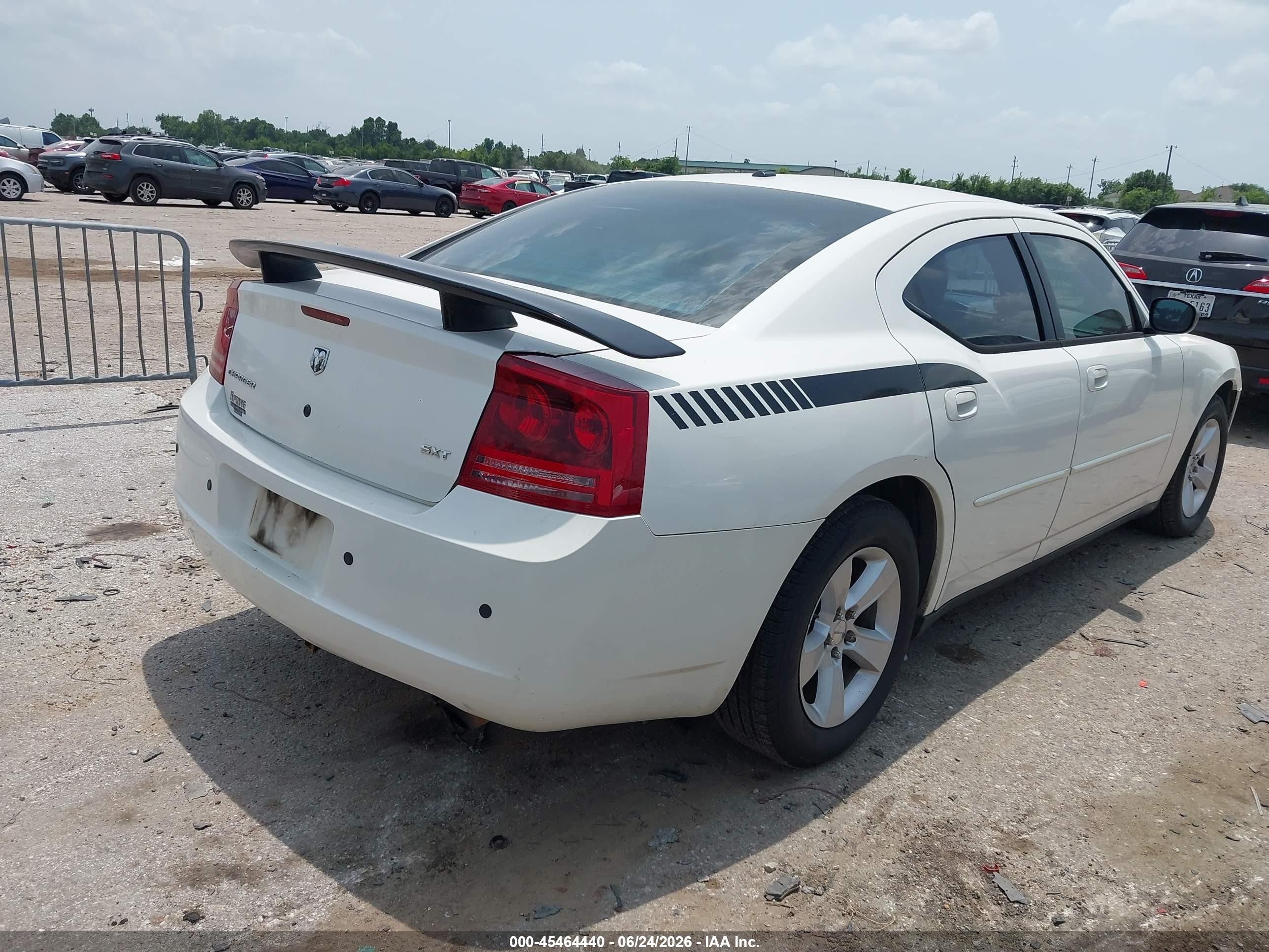 2007 Dodge Charger   White vin: 2B3KA43G47H893027