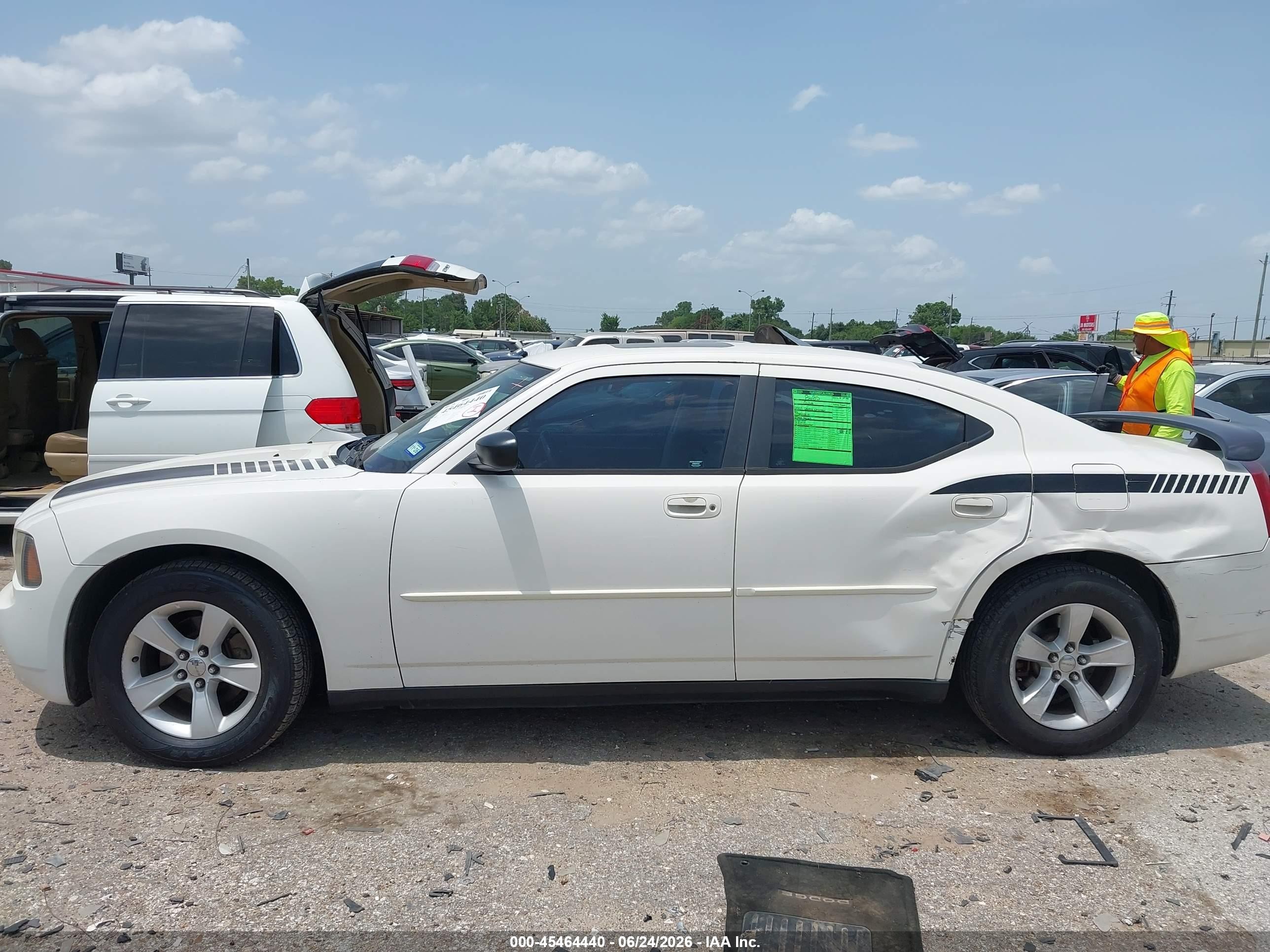 2007 Dodge Charger   White vin: 2B3KA43G47H893027