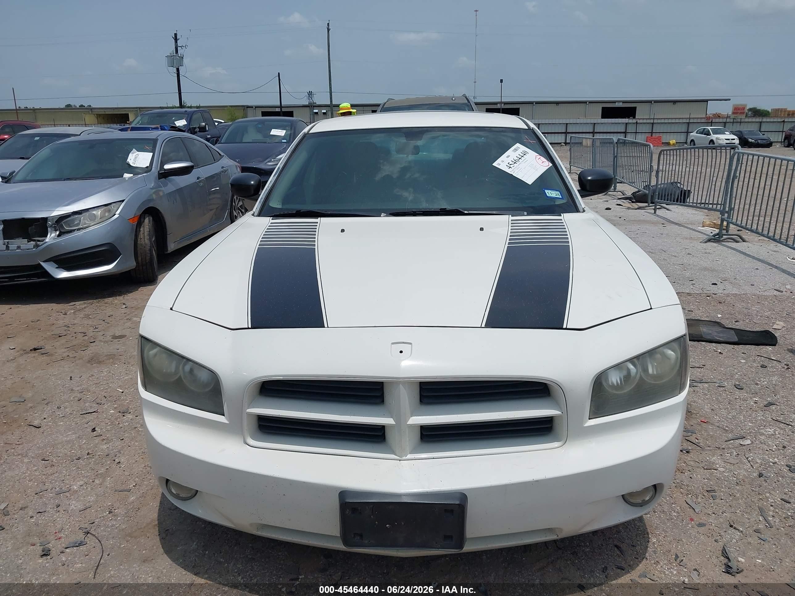 2007 Dodge Charger   White vin: 2B3KA43G47H893027