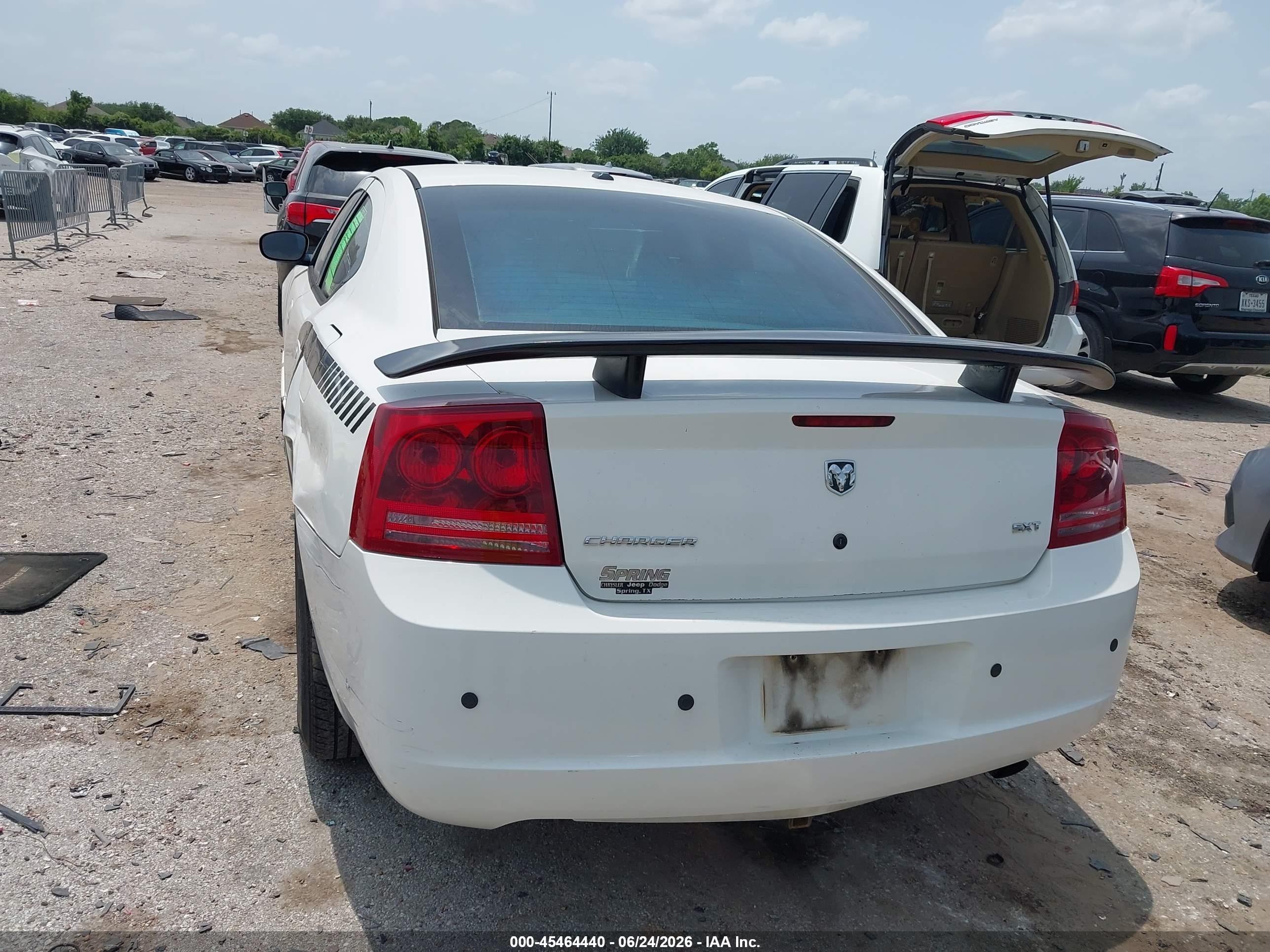 2007 Dodge Charger   White vin: 2B3KA43G47H893027
