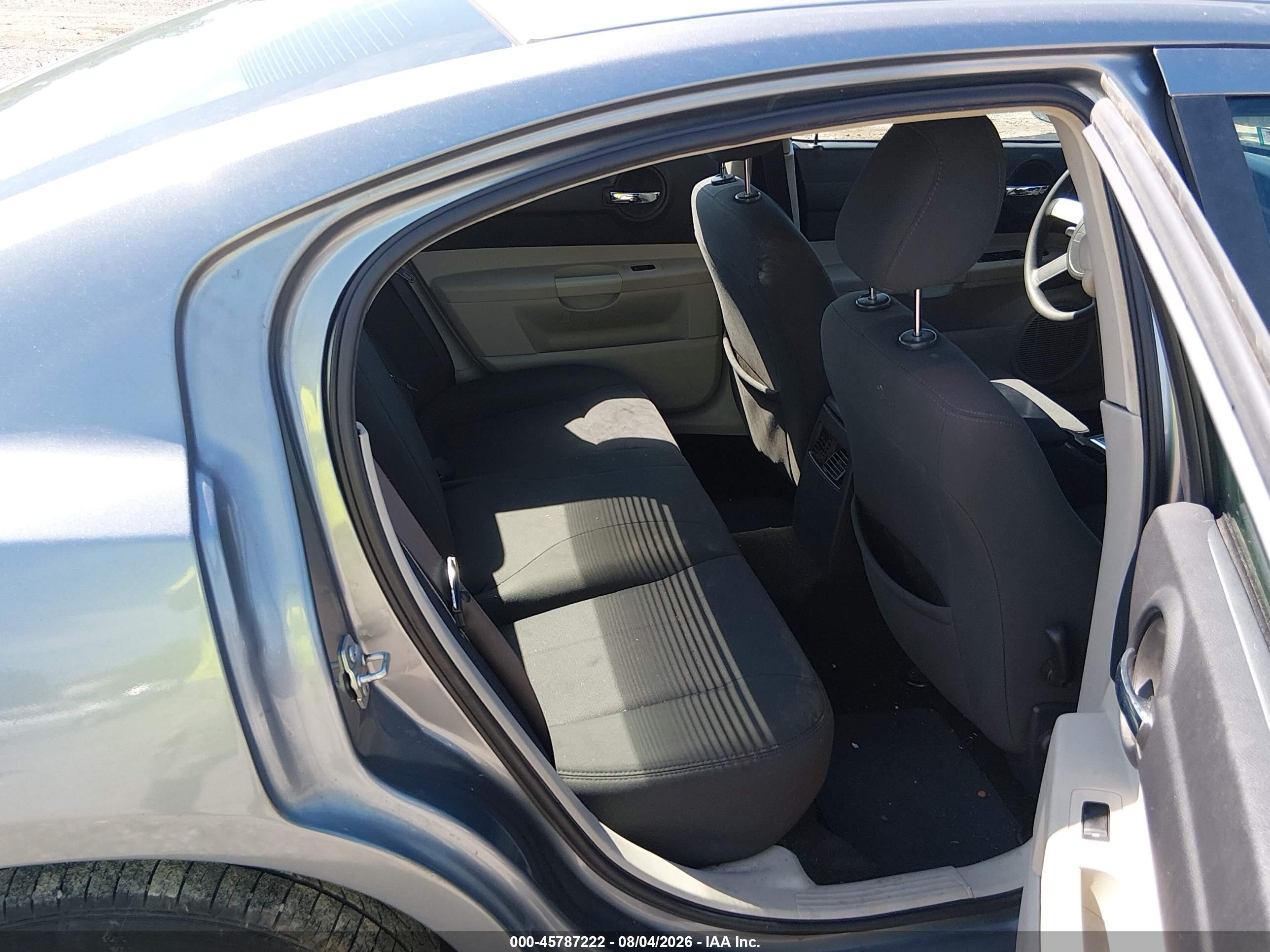 2007 Dodge Charger   Silver vin: 2B3KA43G57H707155