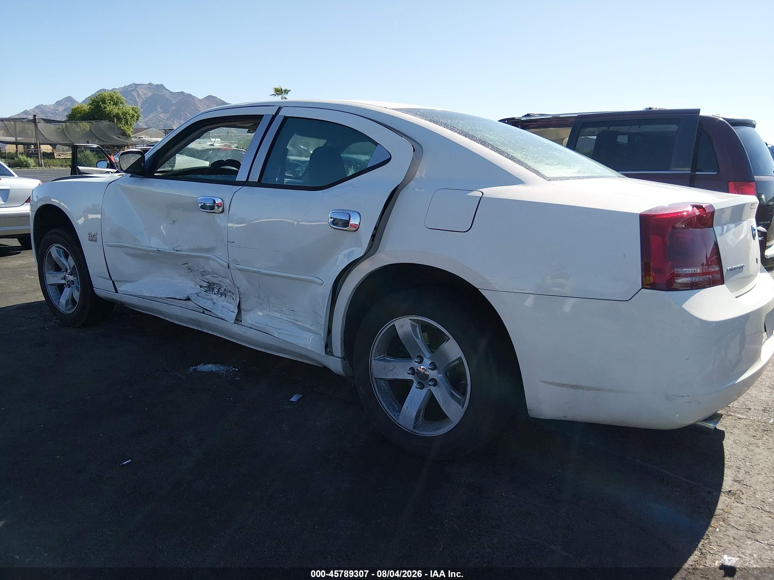 2006 Dodge Charger   White vin: 2B3KA43G66H472652