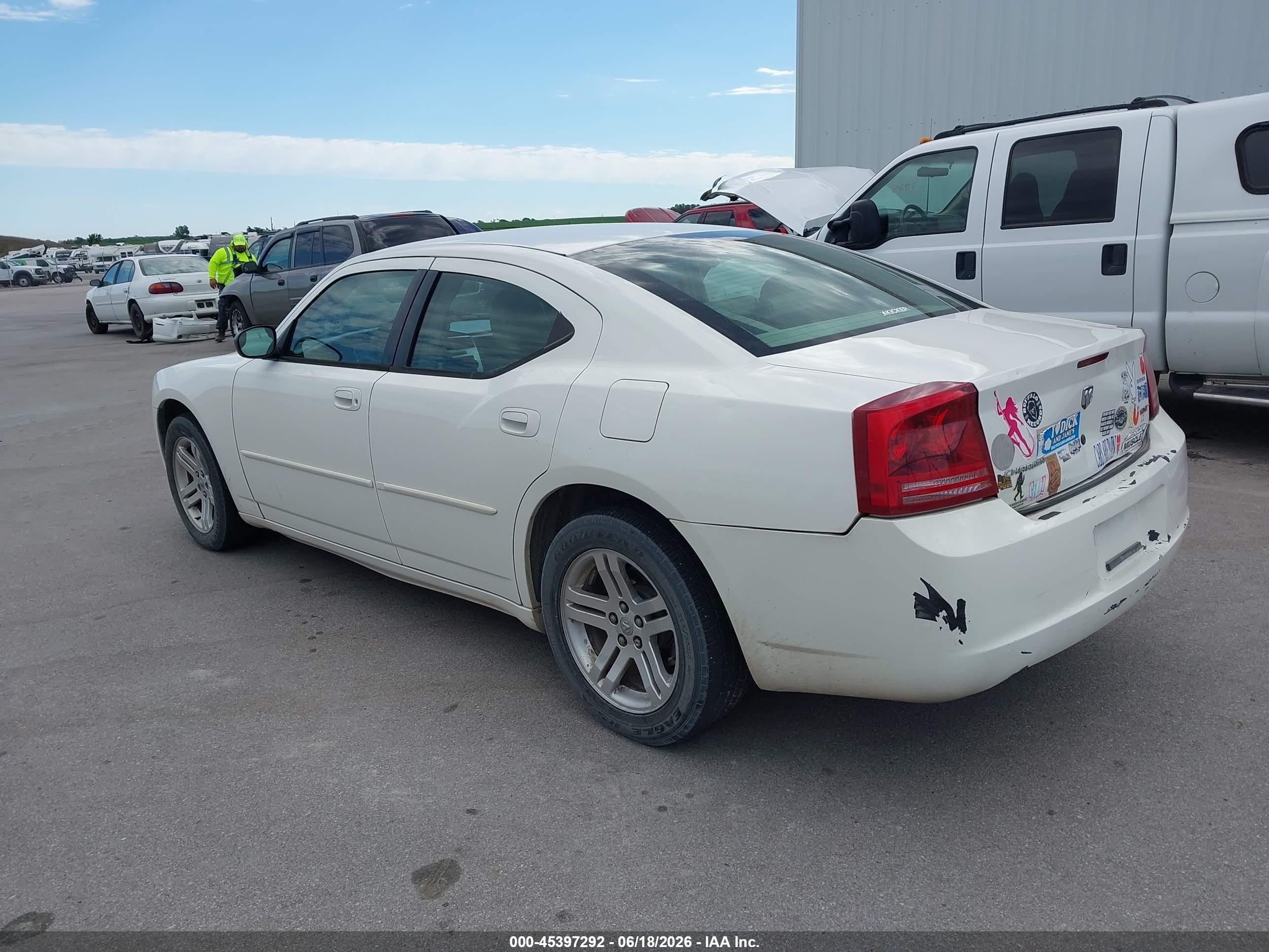 2006 Dodge Charger   White vin: 2B3KA43G96H237999
