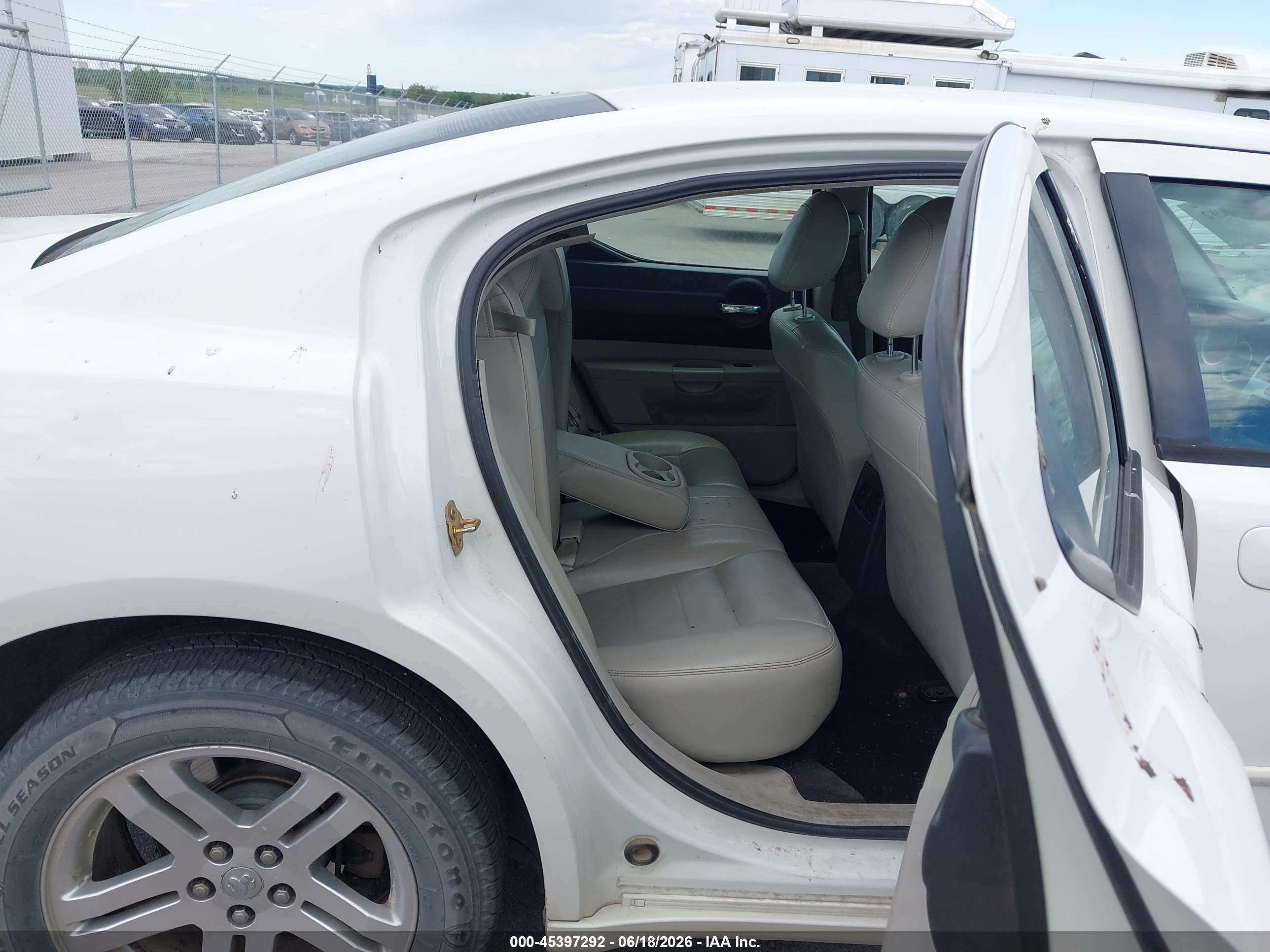2006 Dodge Charger   White vin: 2B3KA43G96H237999