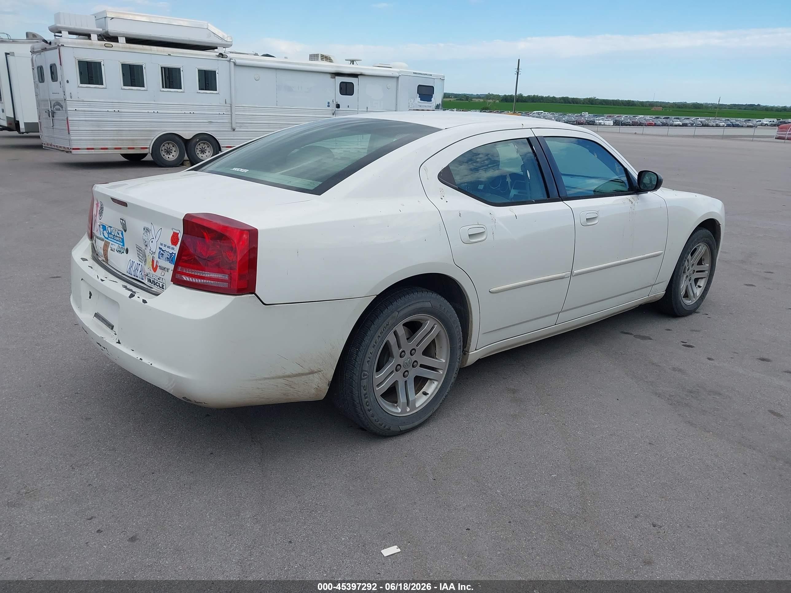 2006 Dodge Charger   White vin: 2B3KA43G96H237999