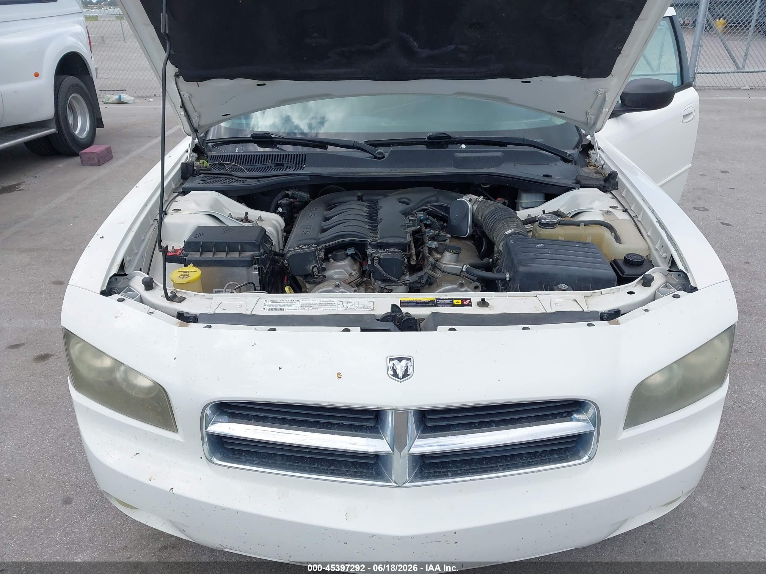 2006 Dodge Charger   White vin: 2B3KA43G96H237999