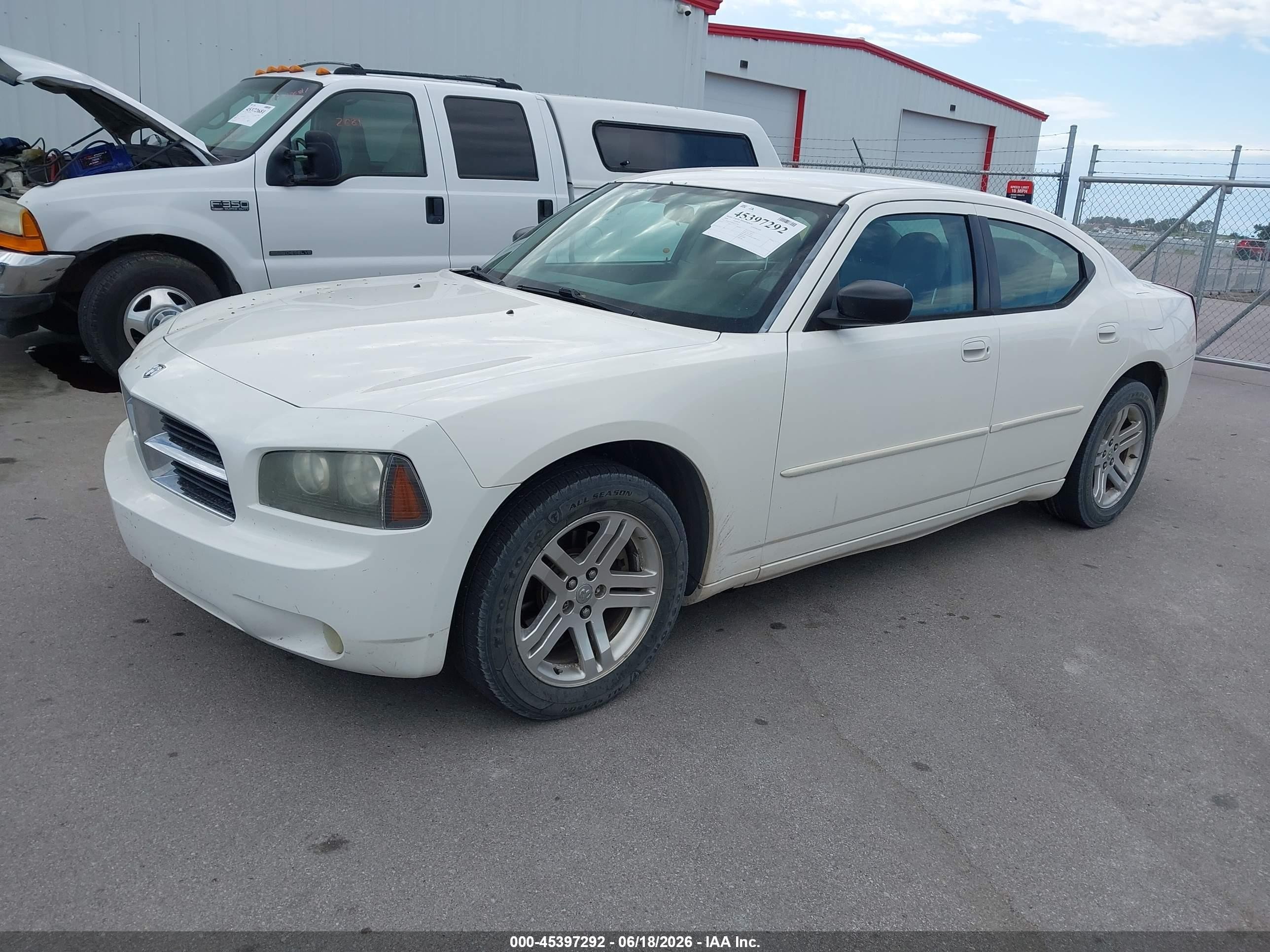 2006 Dodge Charger   White vin: 2B3KA43G96H237999