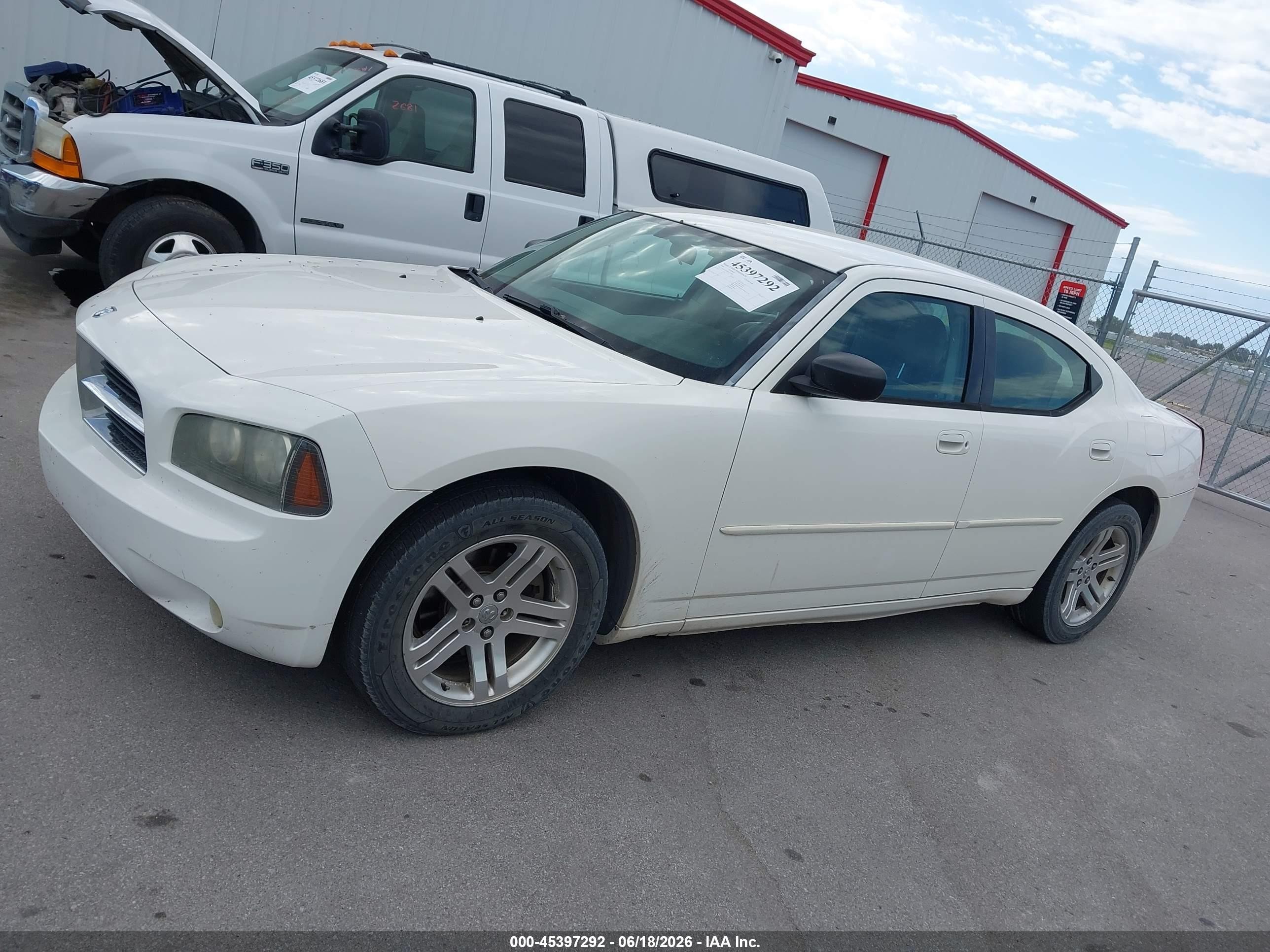 2006 Dodge Charger   White vin: 2B3KA43G96H237999