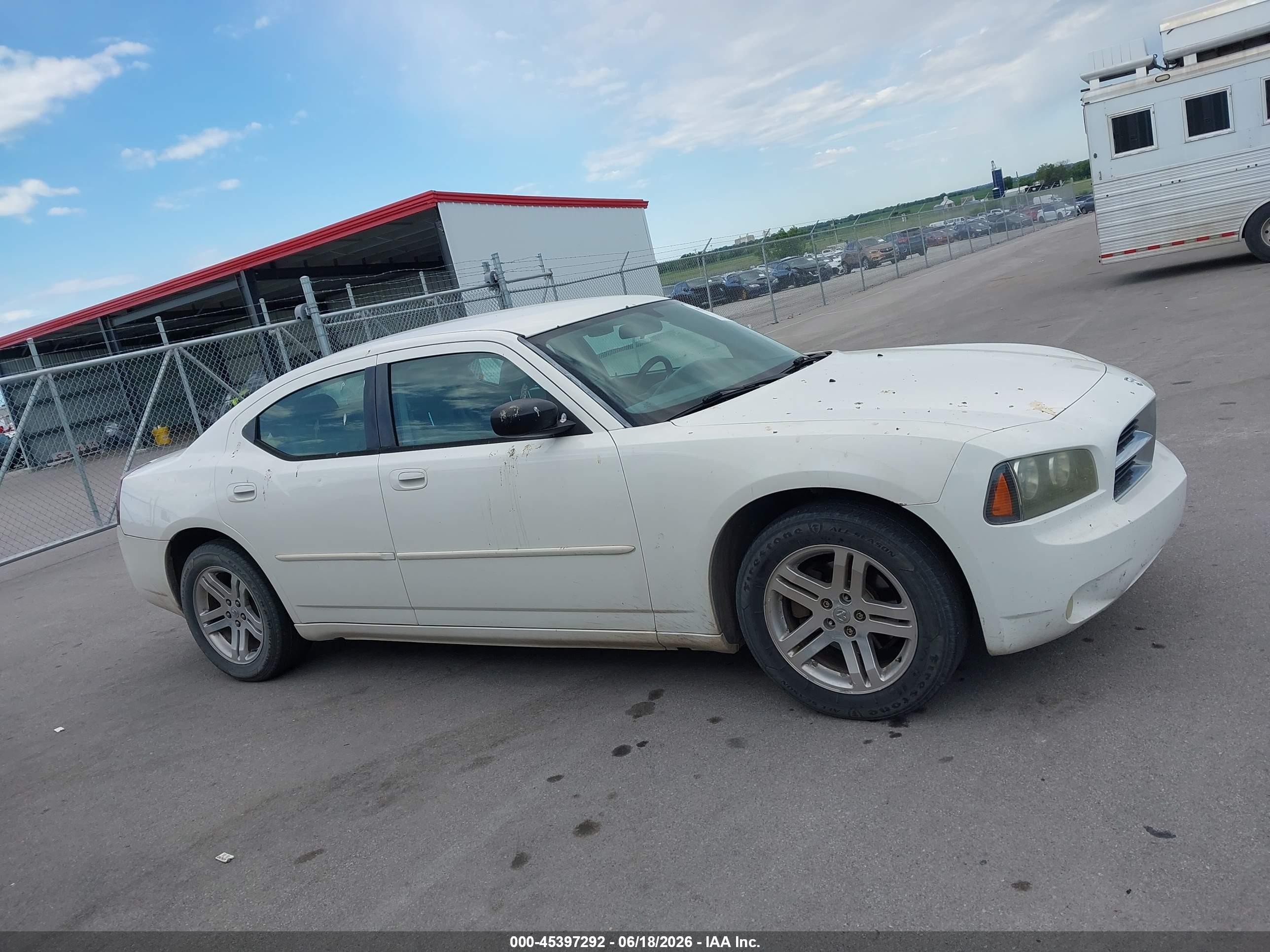 2006 Dodge Charger   White vin: 2B3KA43G96H237999