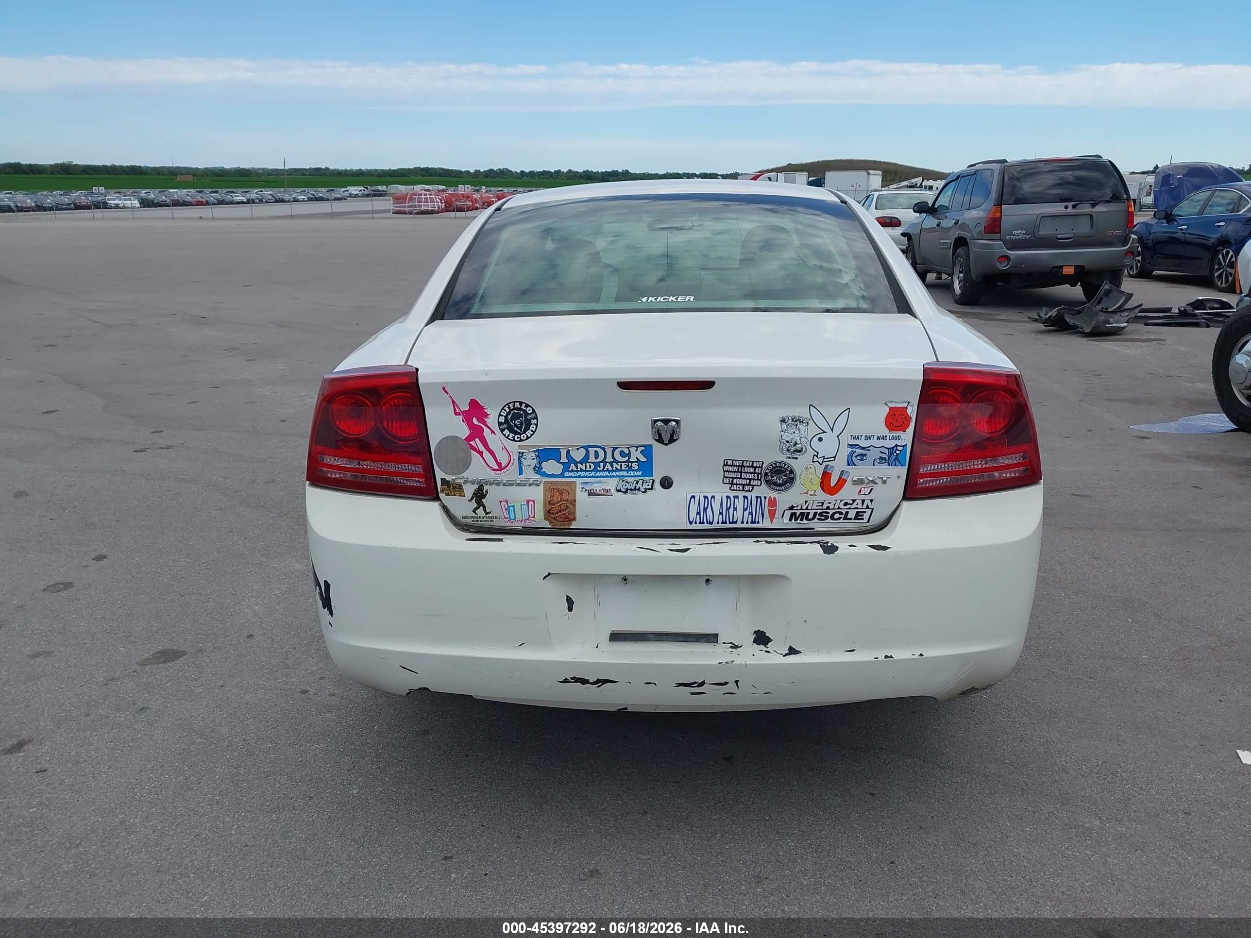 2006 Dodge Charger   White vin: 2B3KA43G96H237999