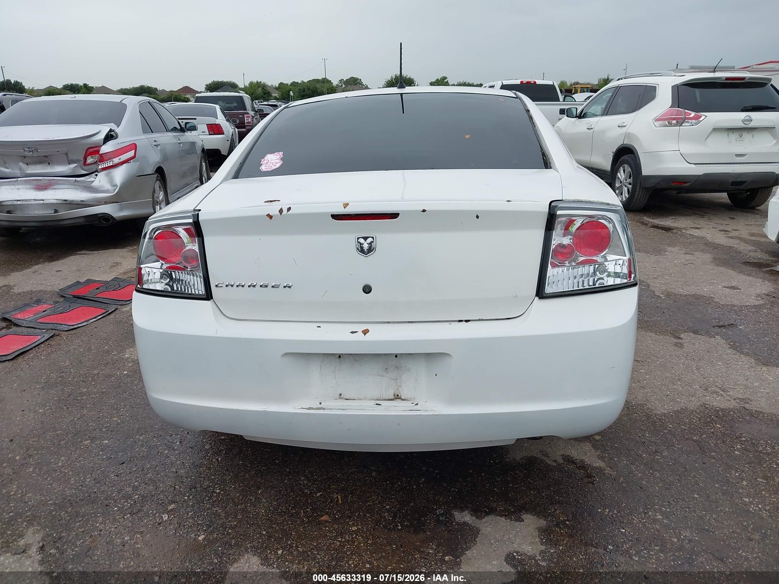 2008 Dodge Charger   White vin: 2B3KA43R08H326770