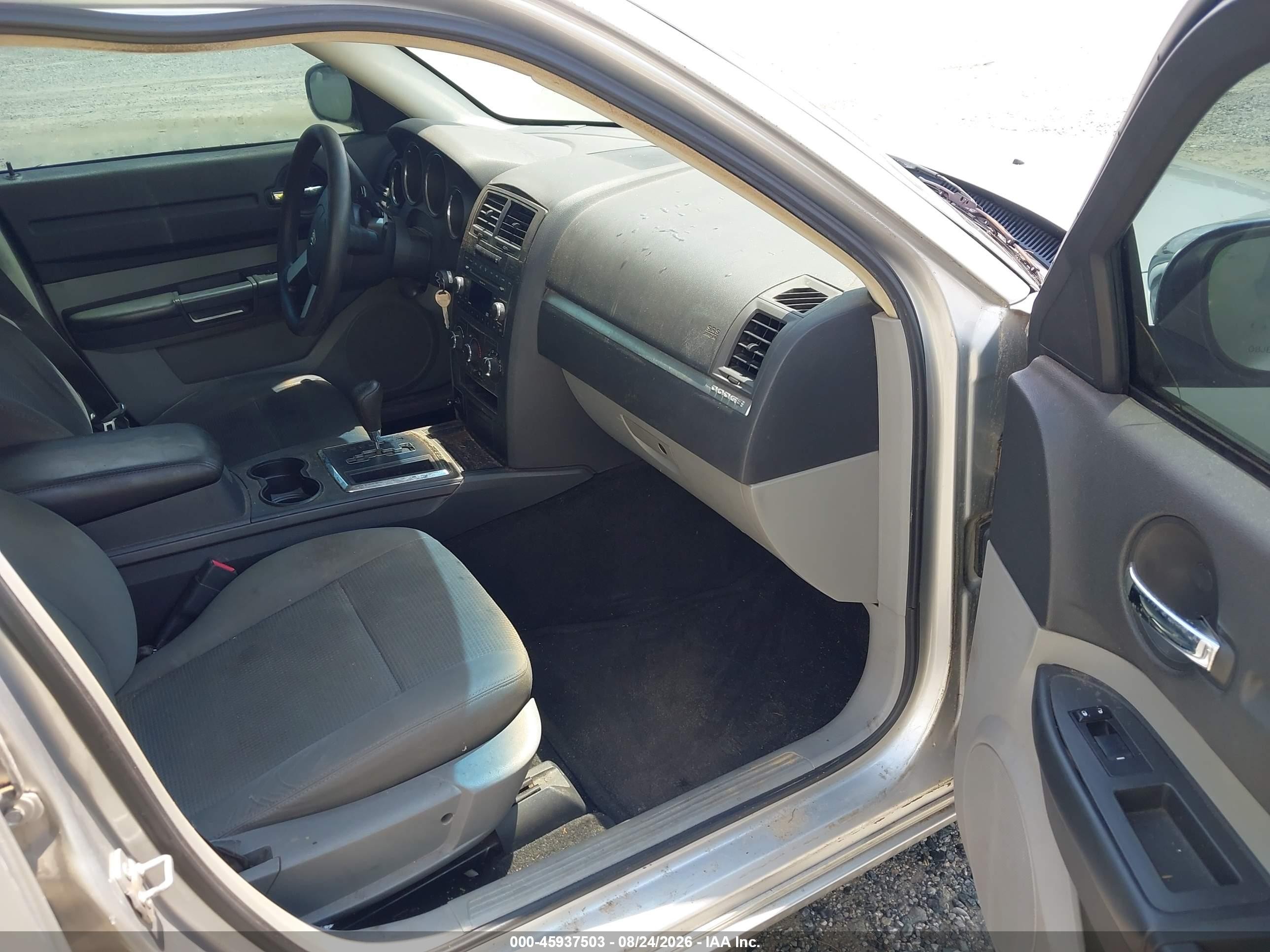 2008 Dodge Charger   Silver vin: 2B3KA43R38H114087