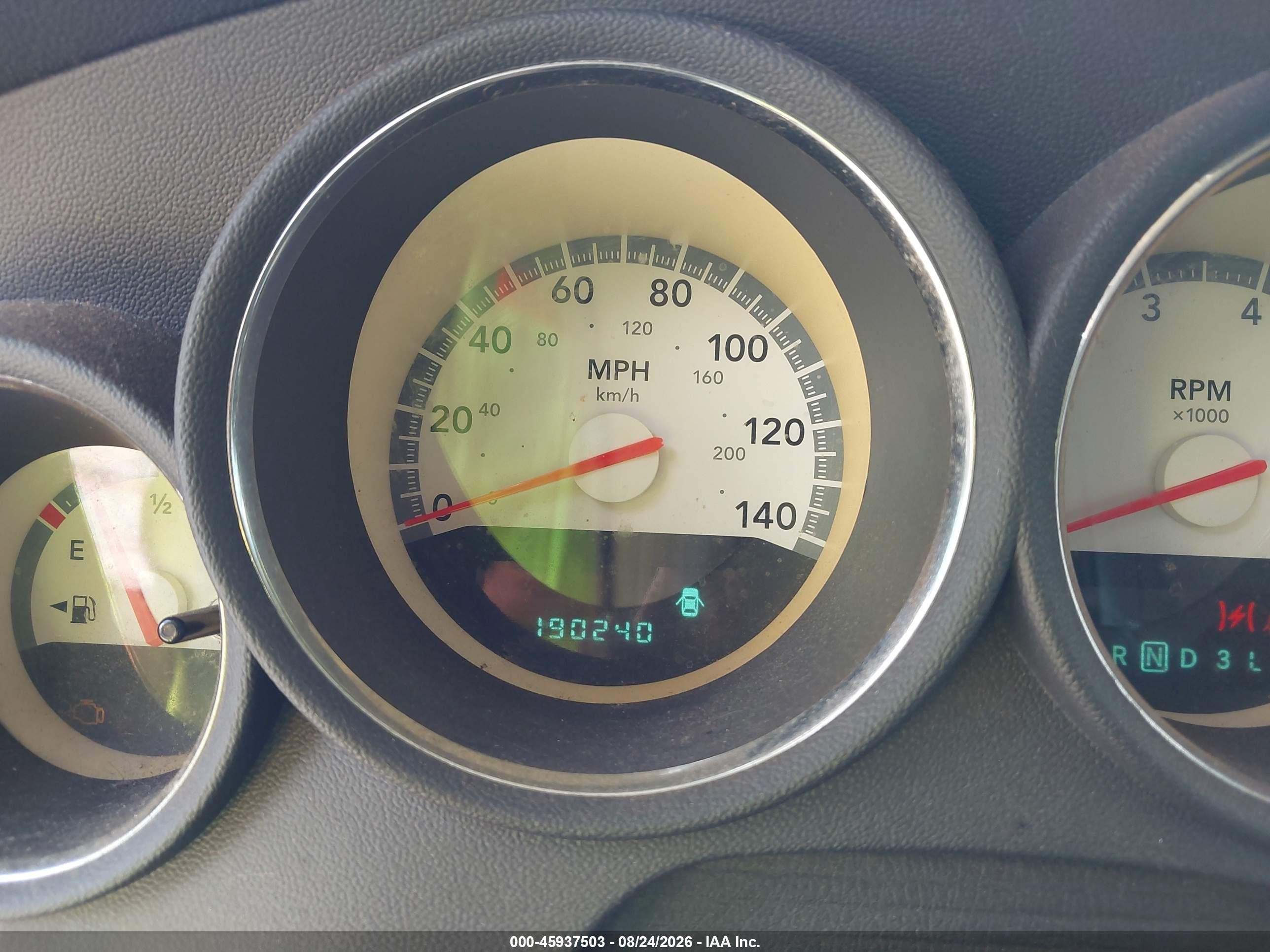 2008 Dodge Charger   Silver vin: 2B3KA43R38H114087
