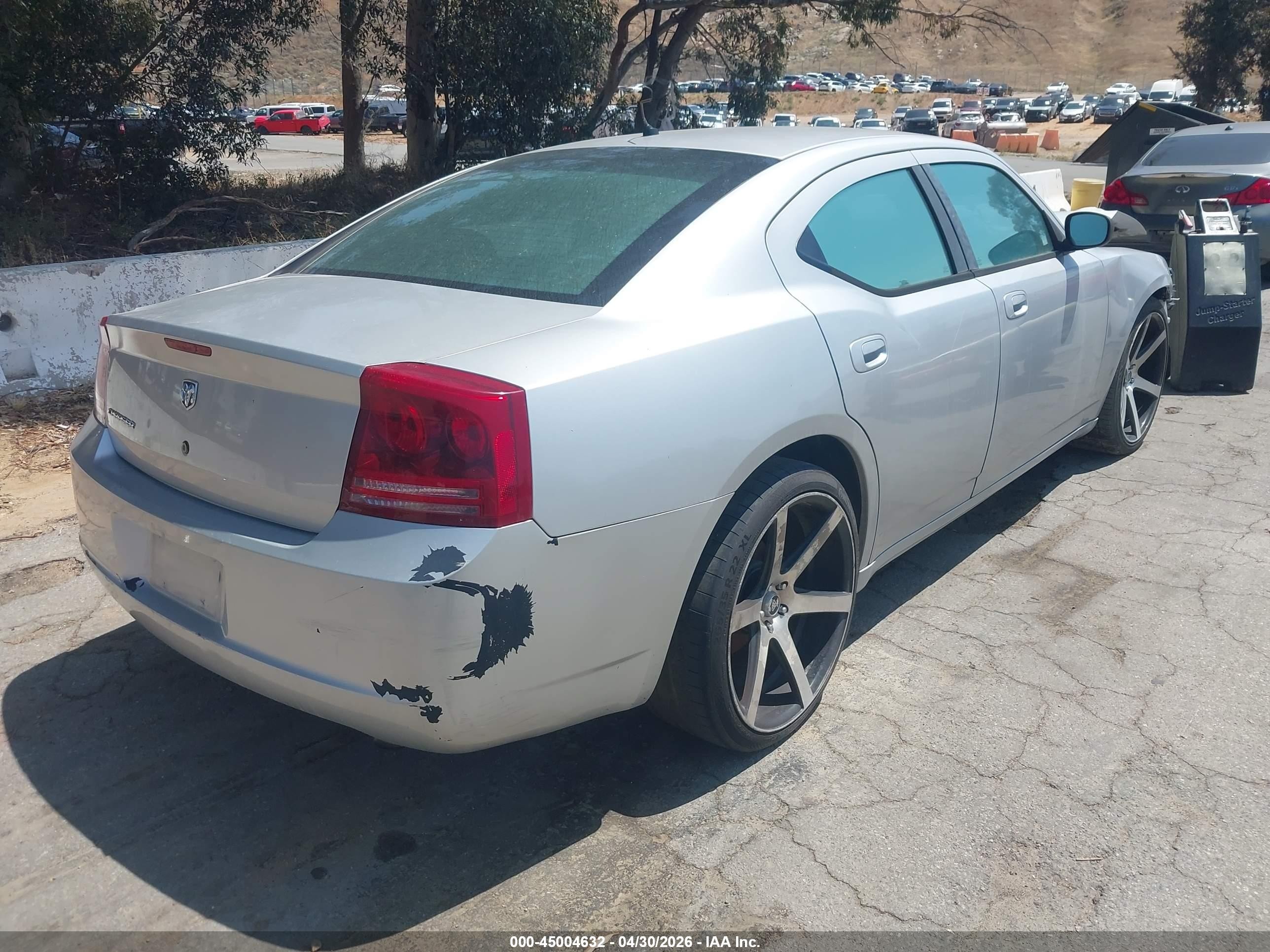 2008 Dodge Charger   Silver vin: 2B3KA43R88H326449