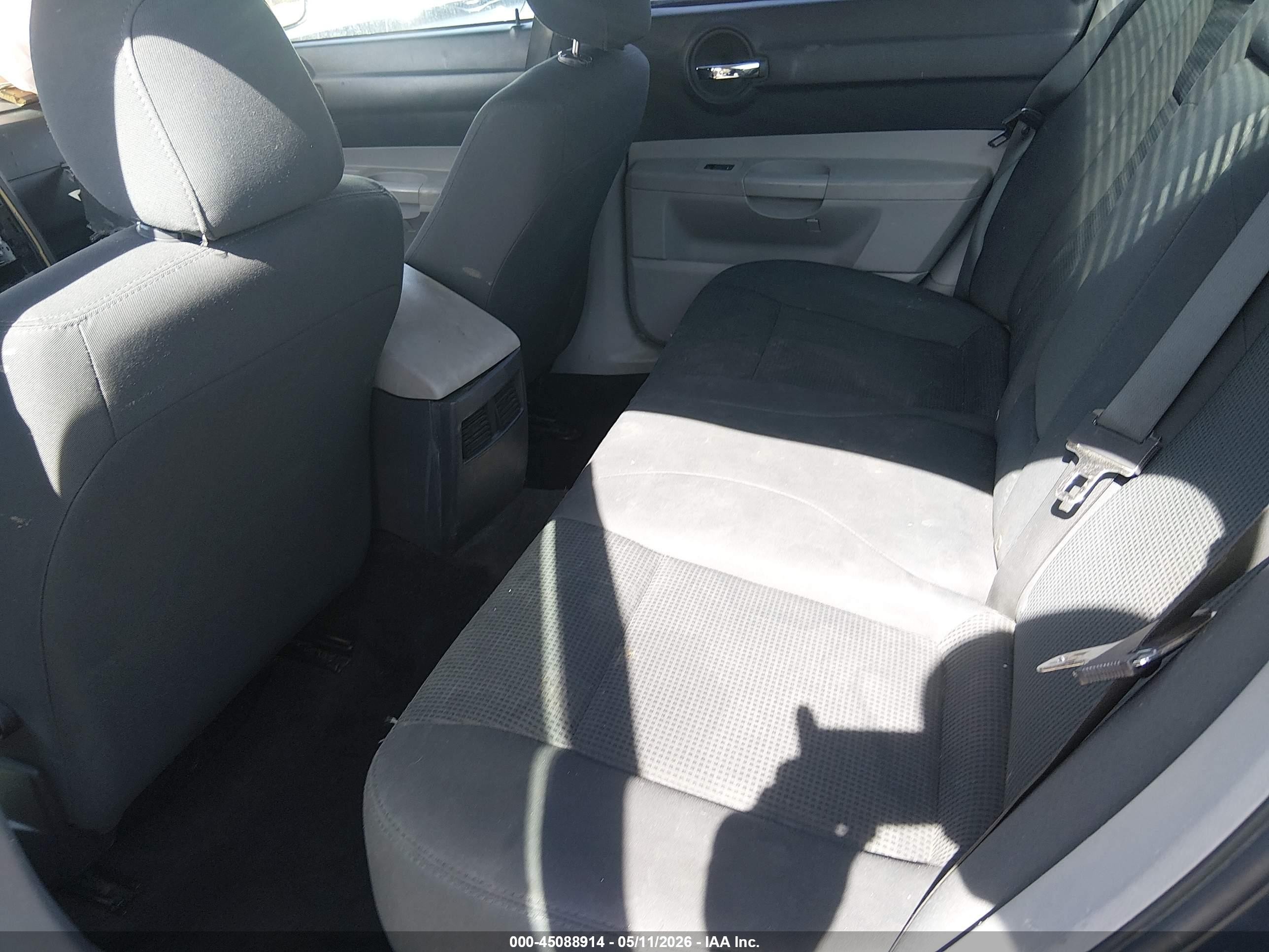 2007 Dodge Charger   Silver vin: 2B3LA43G67H844139