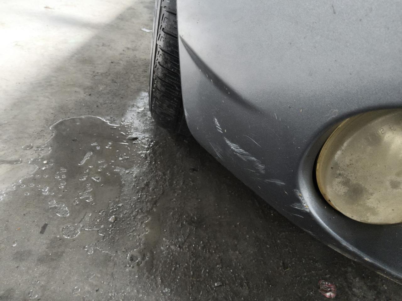 2006 Dodge Charger R/t Silver vin: 2B3LA53H56H344468 Damage: Front Bumper, Heavy Scratch, > 12 Inches