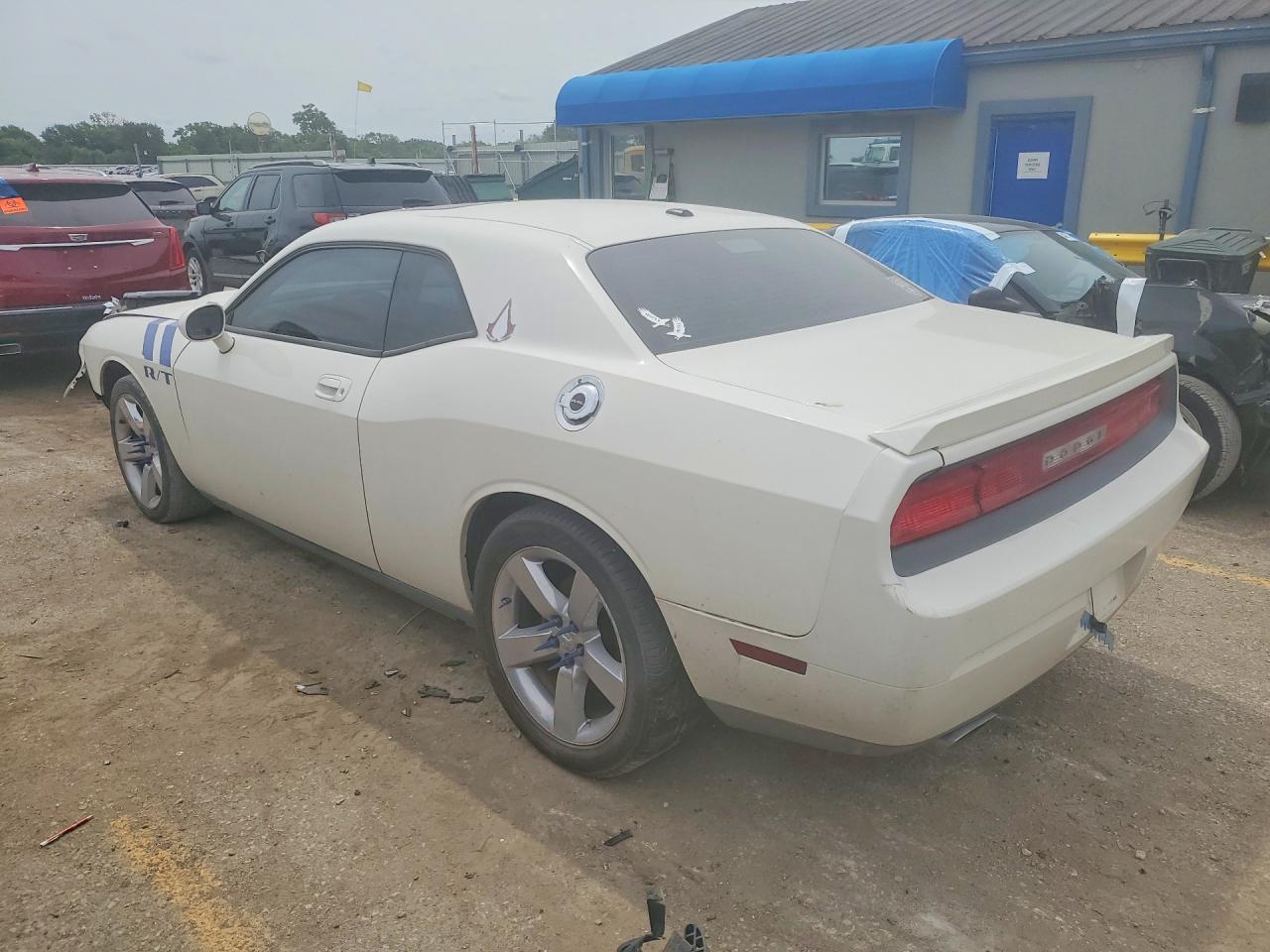 2009 Dodge Challenger R/t White vin: 2B3LJ54T09H572238