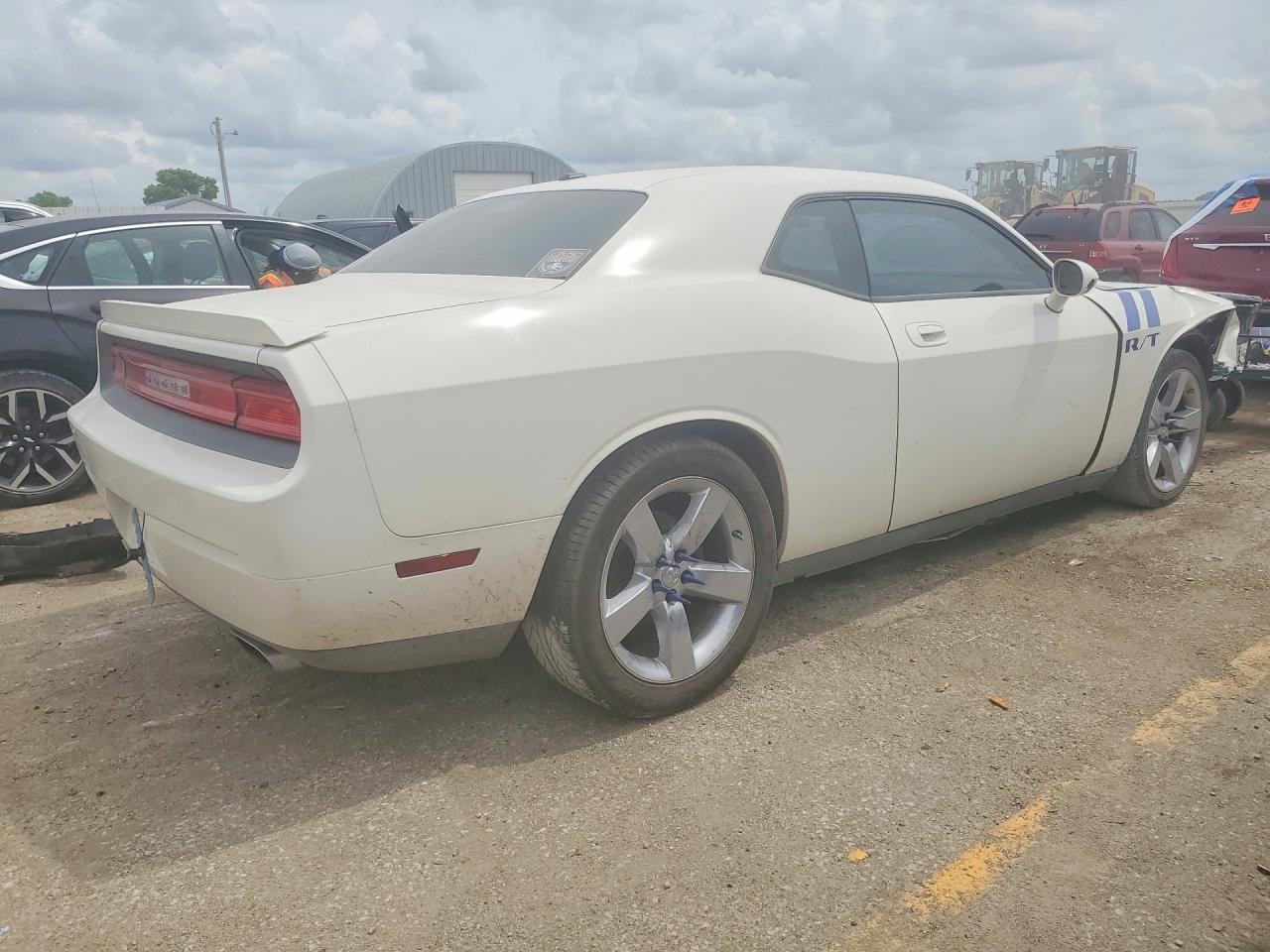 2009 Dodge Challenger R/t White vin: 2B3LJ54T09H572238