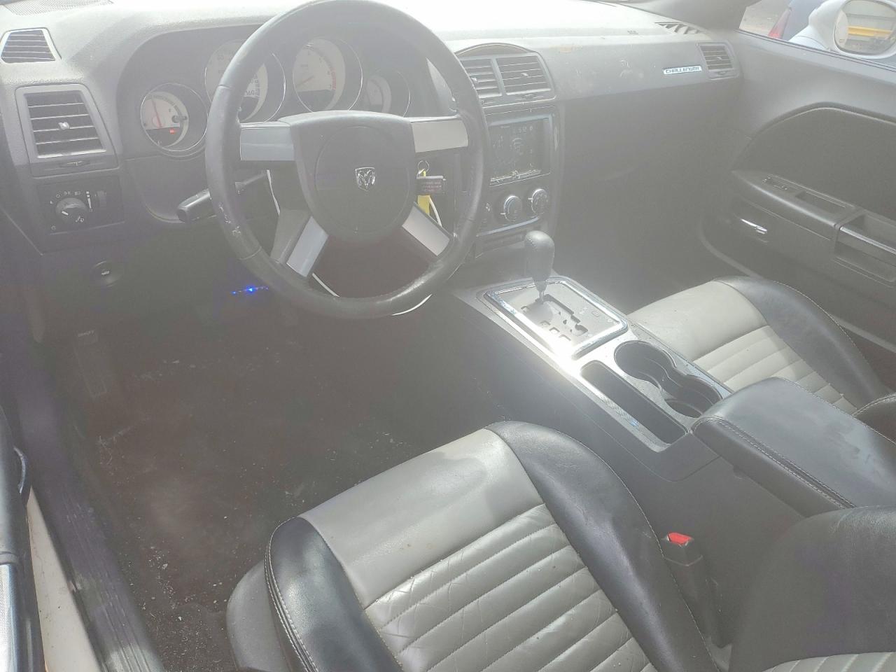 2009 Dodge Challenger R/t White vin: 2B3LJ54T09H572238