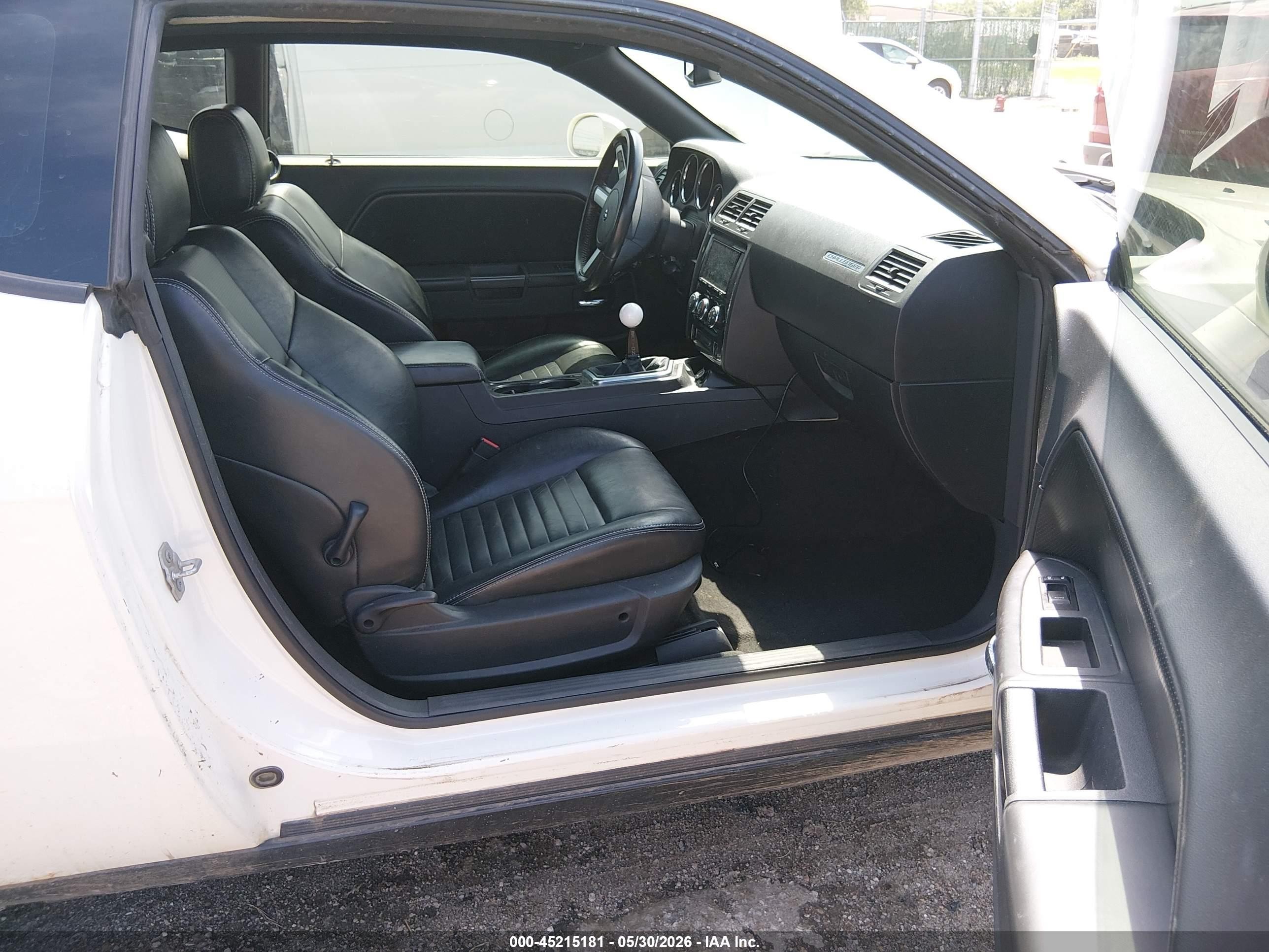 2009 Dodge Challenger R/t White vin: 2B3LJ54T09H577066