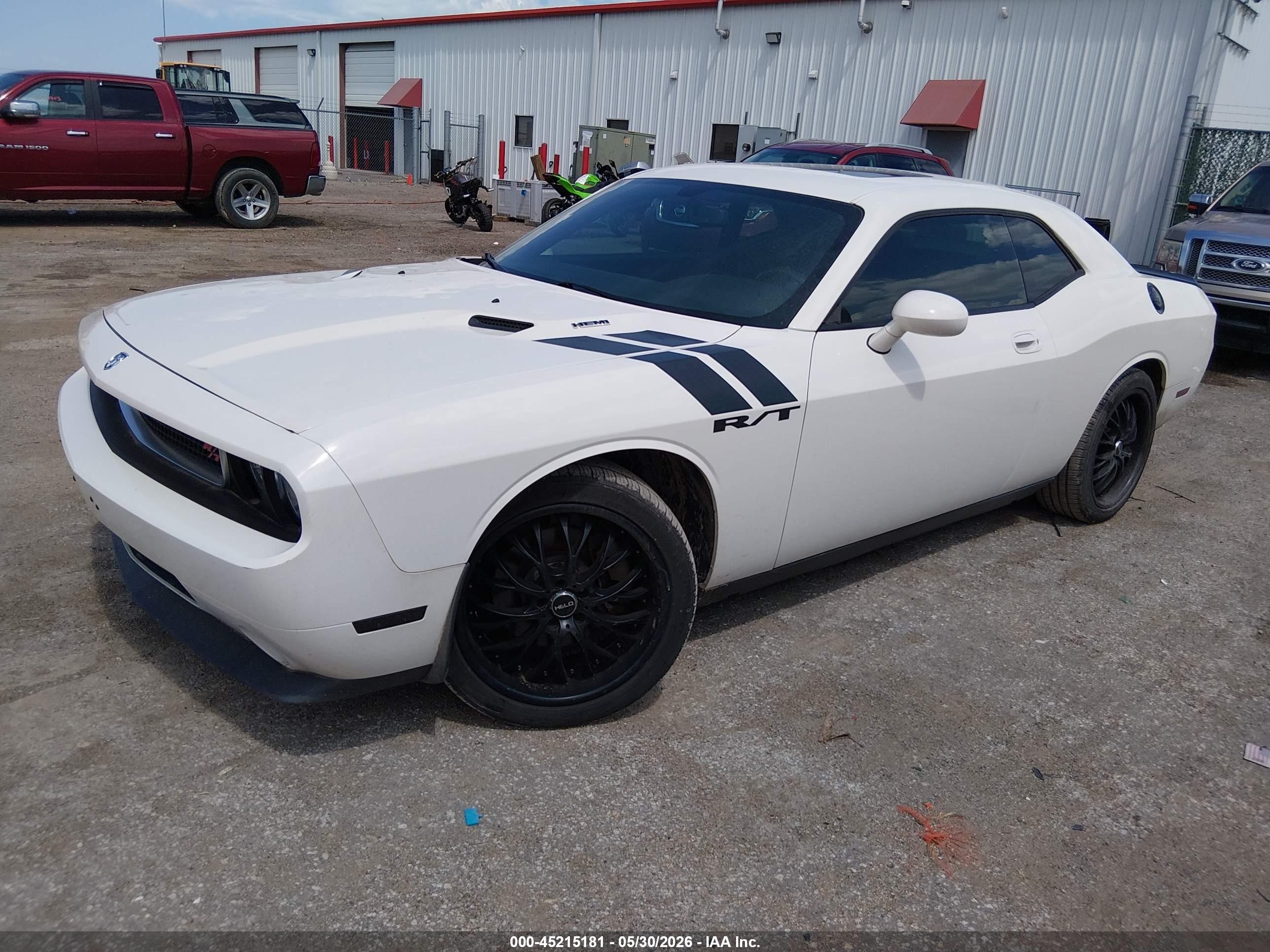 2009 Dodge Challenger R/t White vin: 2B3LJ54T09H577066