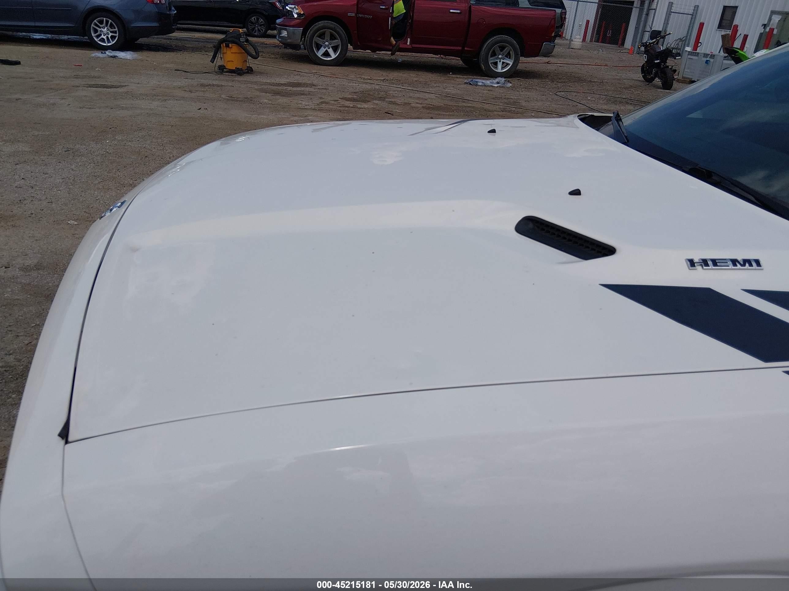 2009 Dodge Challenger R/t White vin: 2B3LJ54T09H577066