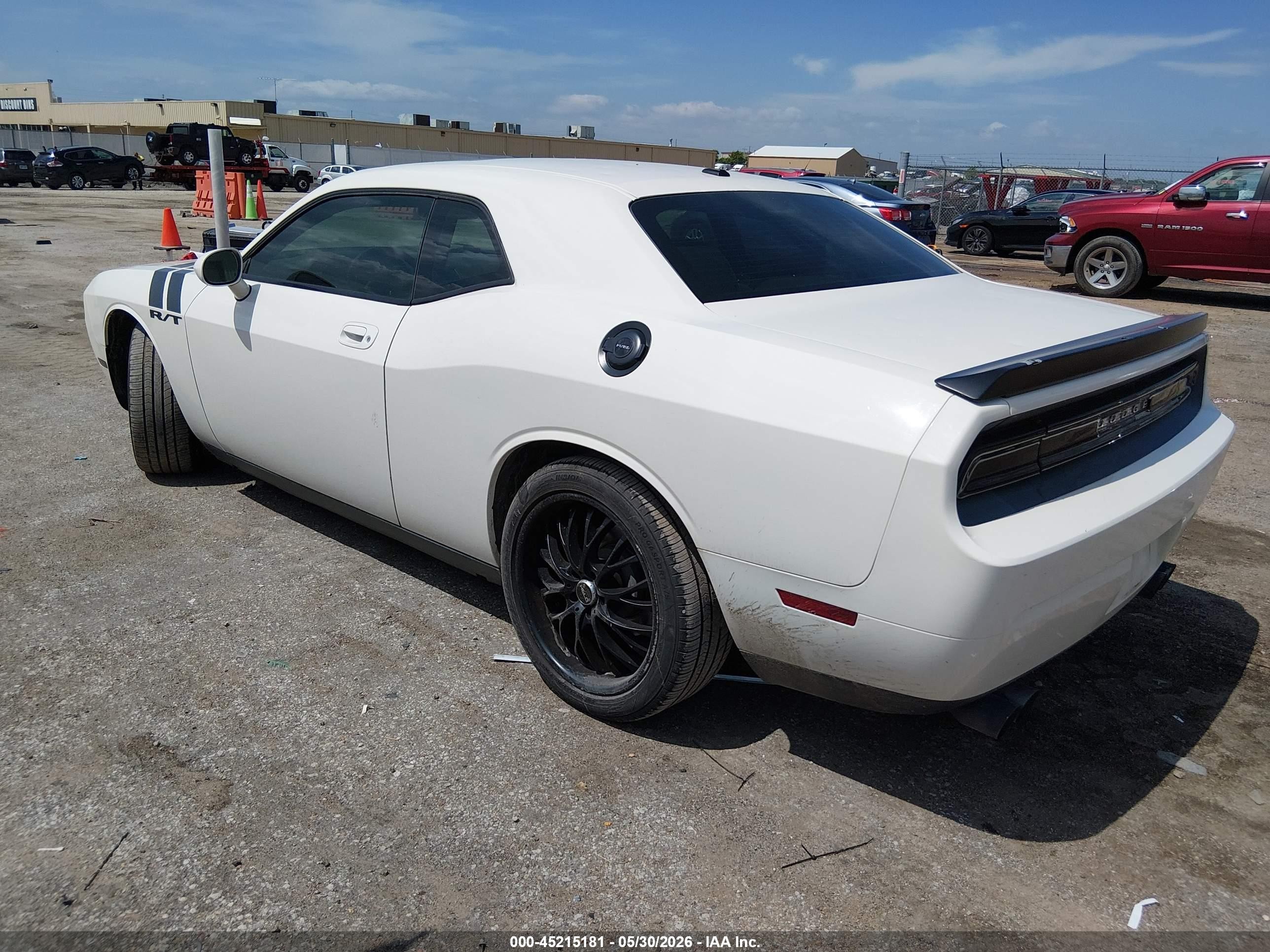 2009 Dodge Challenger R/t White vin: 2B3LJ54T09H577066