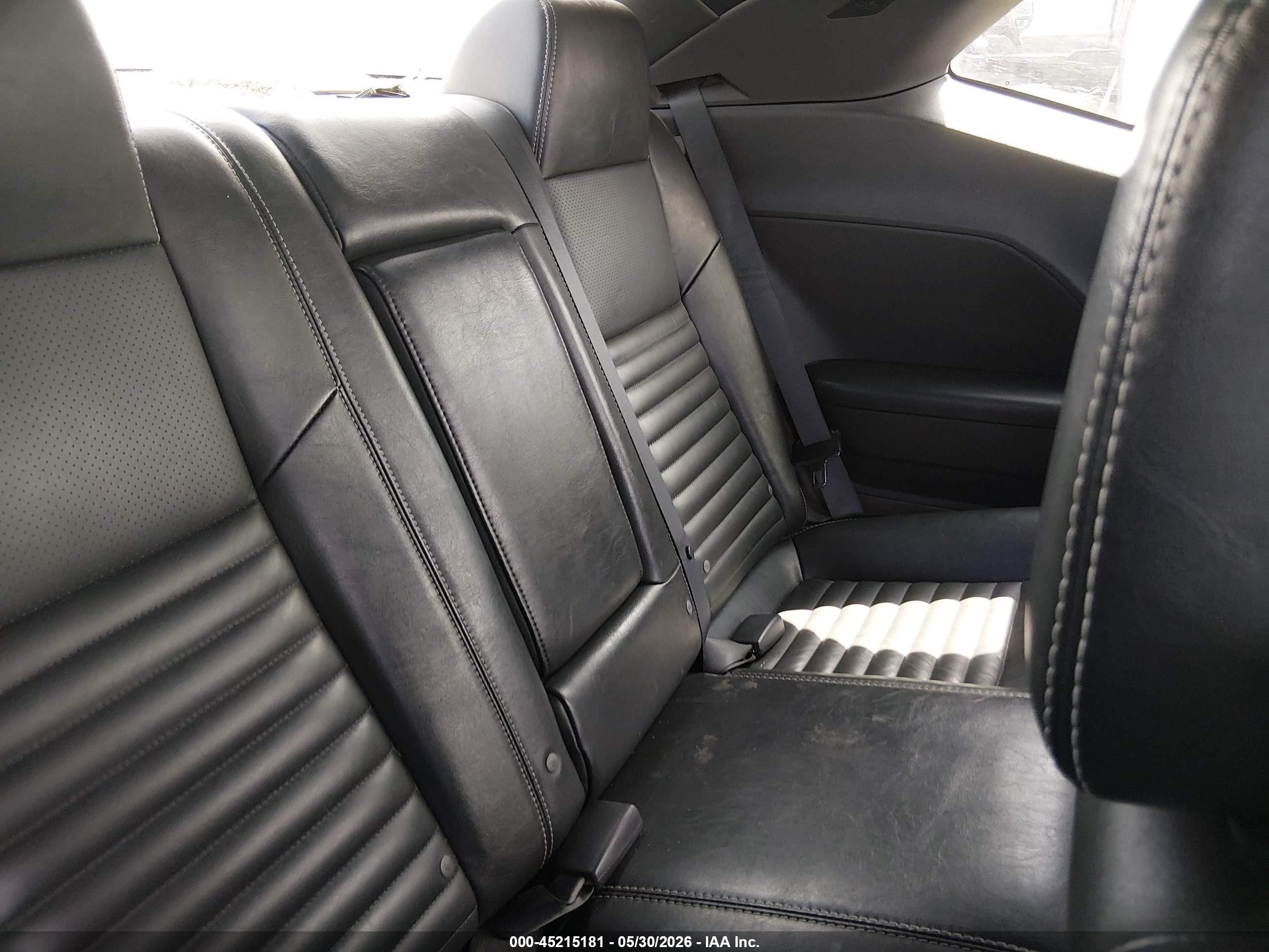 2009 Dodge Challenger R/t White vin: 2B3LJ54T09H577066