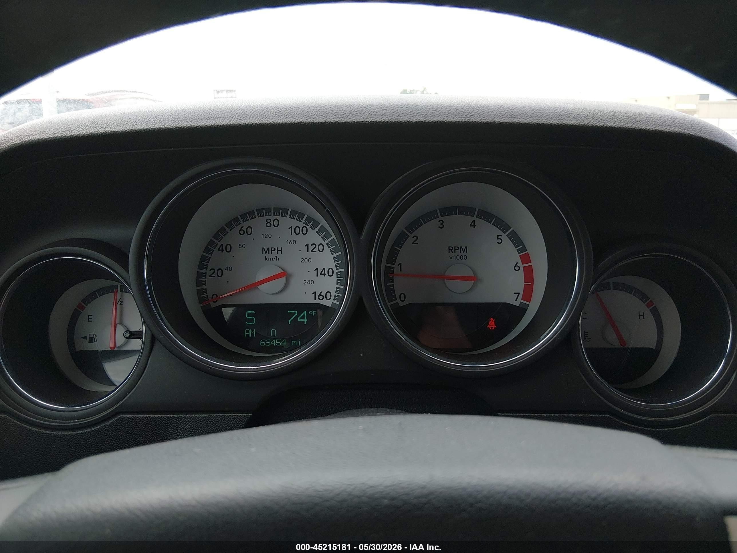 2009 Dodge Challenger R/t White vin: 2B3LJ54T09H577066