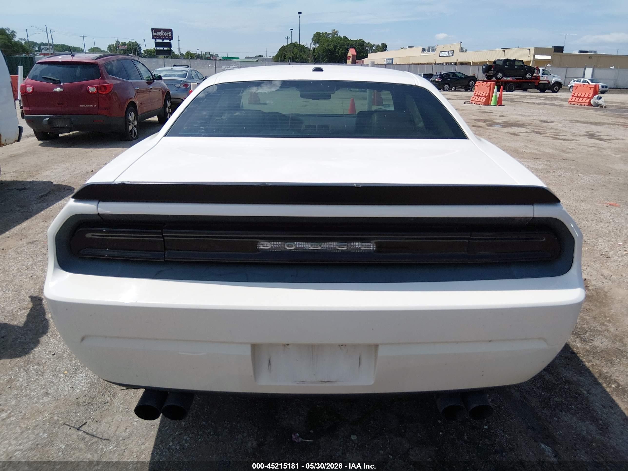 2009 Dodge Challenger R/t White vin: 2B3LJ54T09H577066