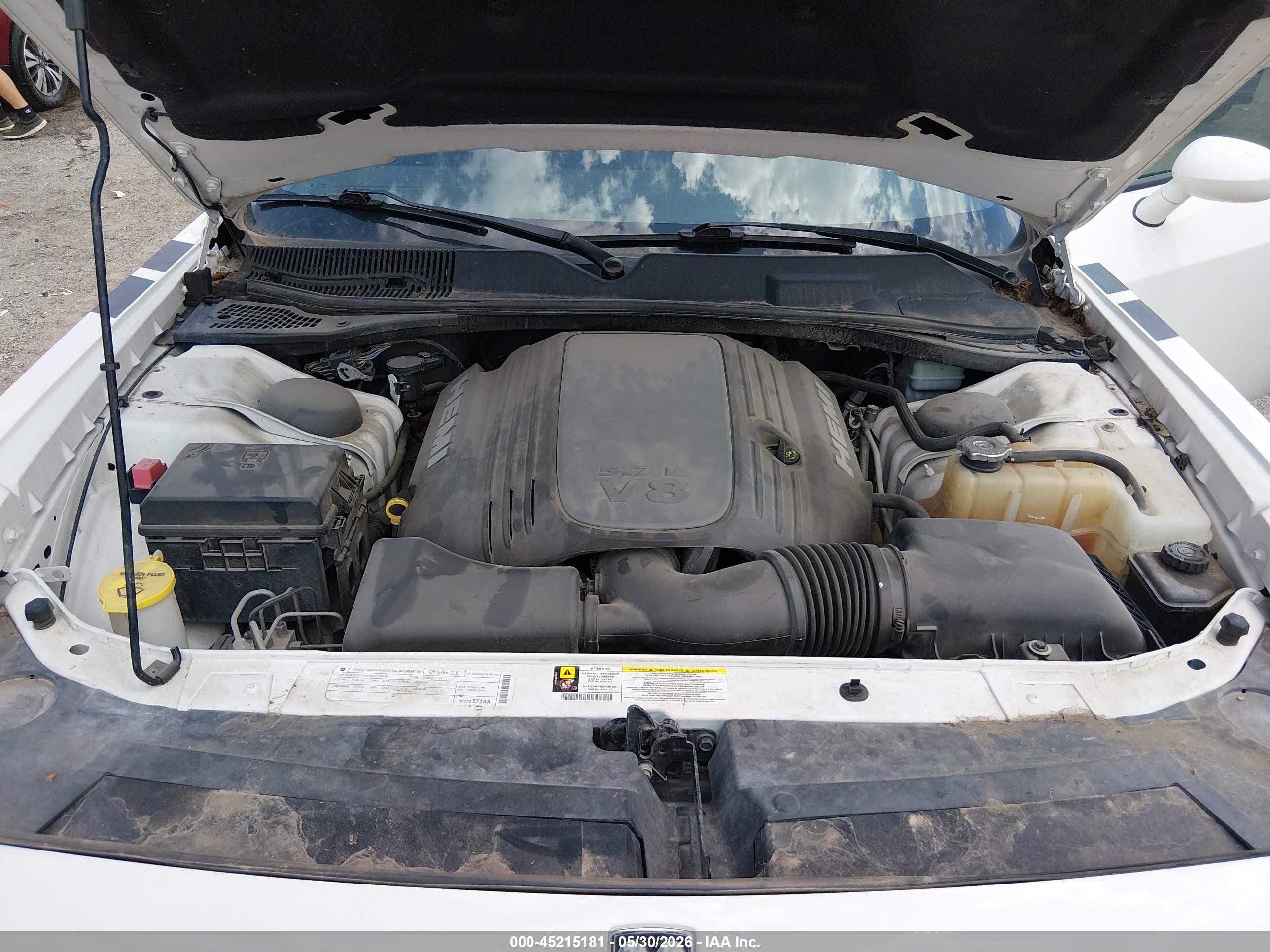 2009 Dodge Challenger R/t White vin: 2B3LJ54T09H577066
