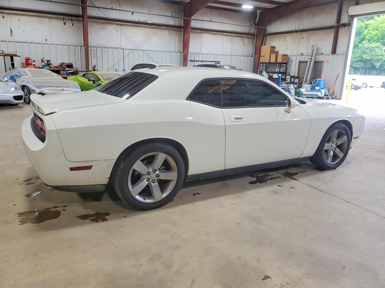 2009 Dodge Challenger R/t White vin: 2B3LJ54T29H510680