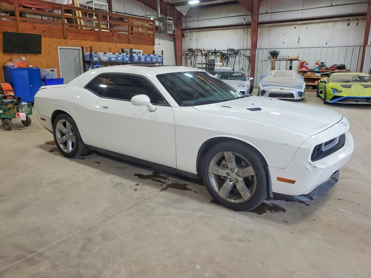 2009 Dodge Challenger R/t White vin: 2B3LJ54T29H510680